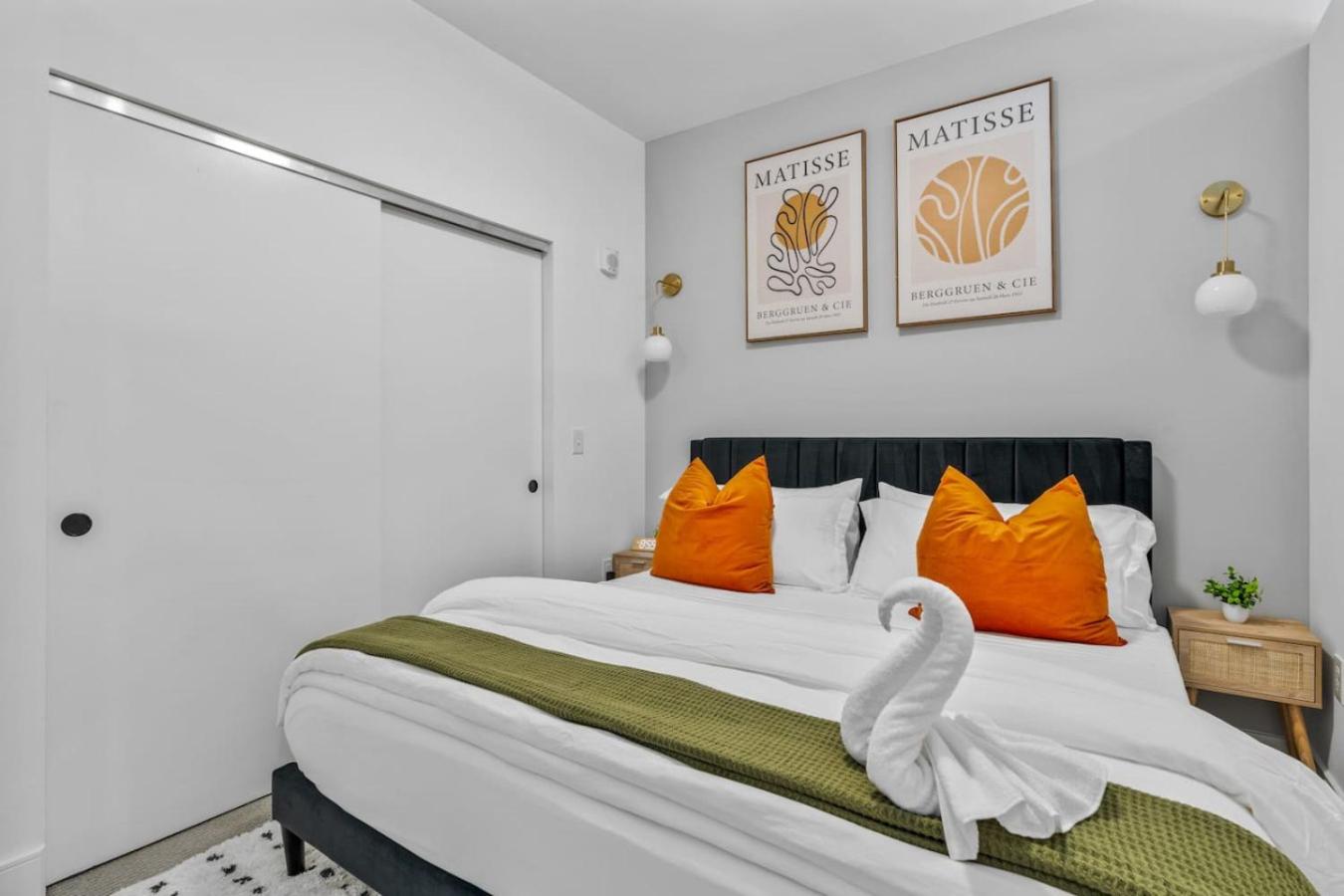 OTR King Bed Free Parking Gym Top Floor Club Room