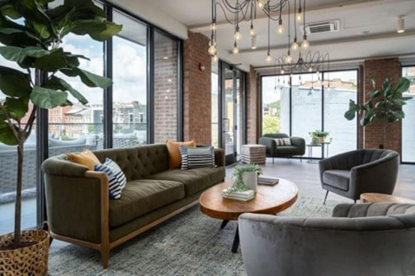 OTR King Bed Free Parking Gym Top Floor Club Room