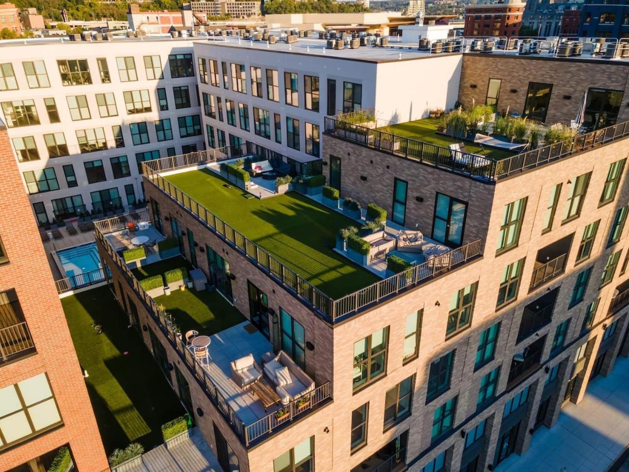 OTR King Bed Free Parking Gym Top Floor Club Room