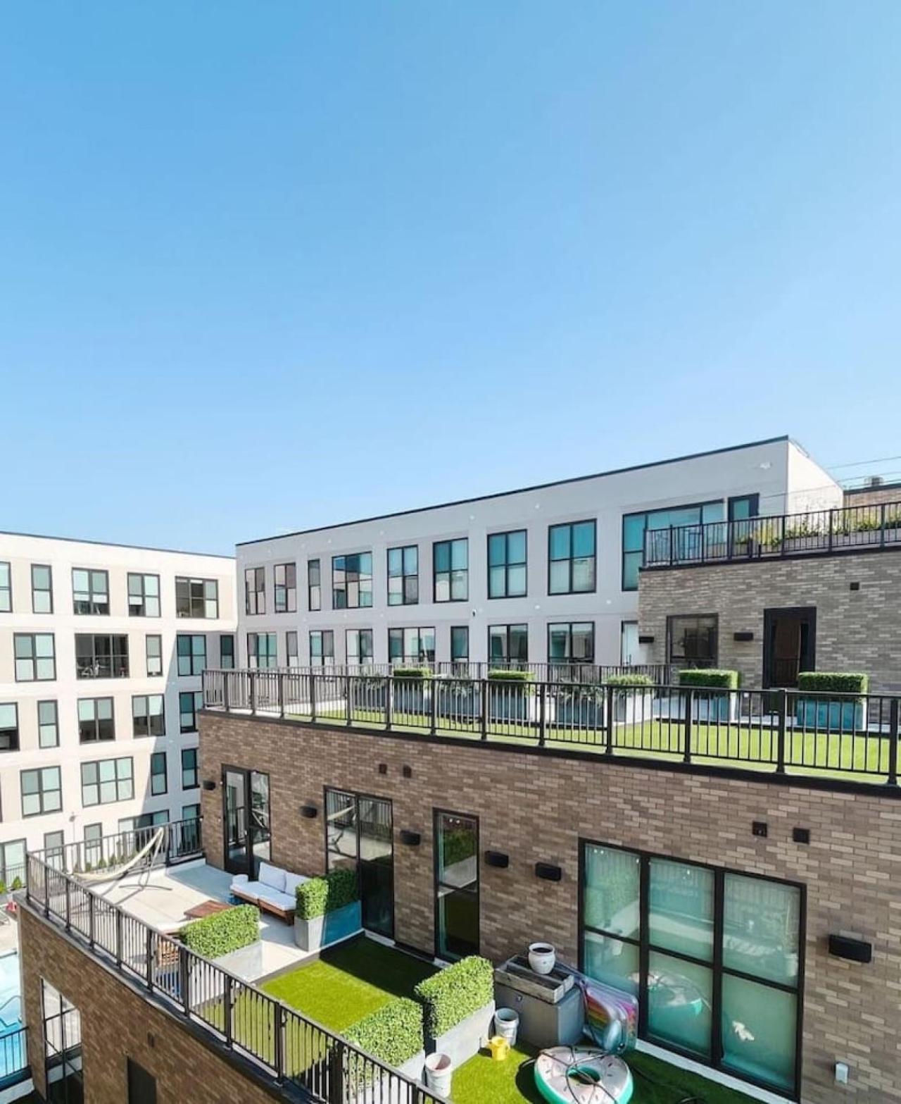 OTR King Bed Free Parking Gym Top Floor Club Room