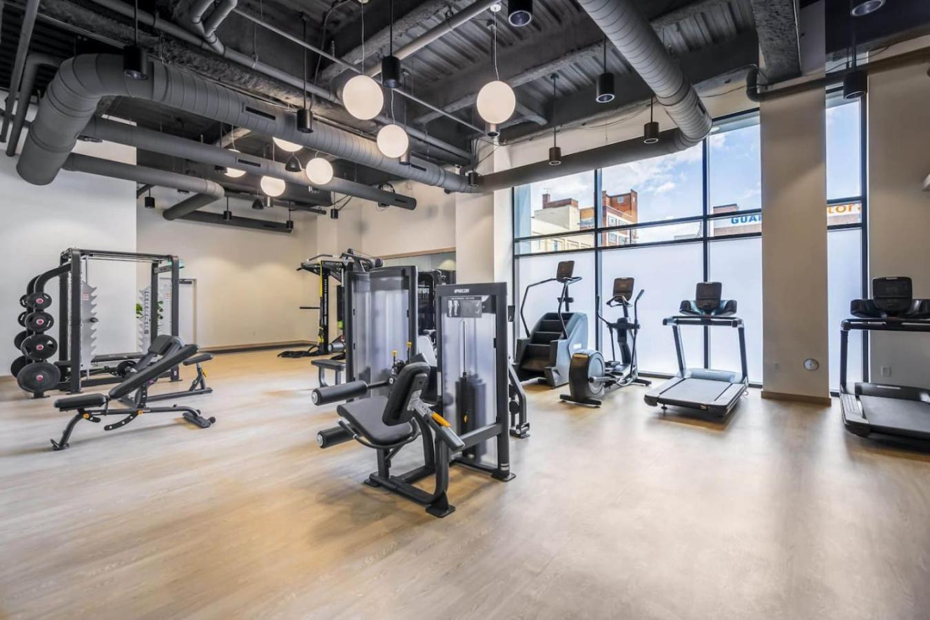 LUX Studio King Bed Free Parking Gym New