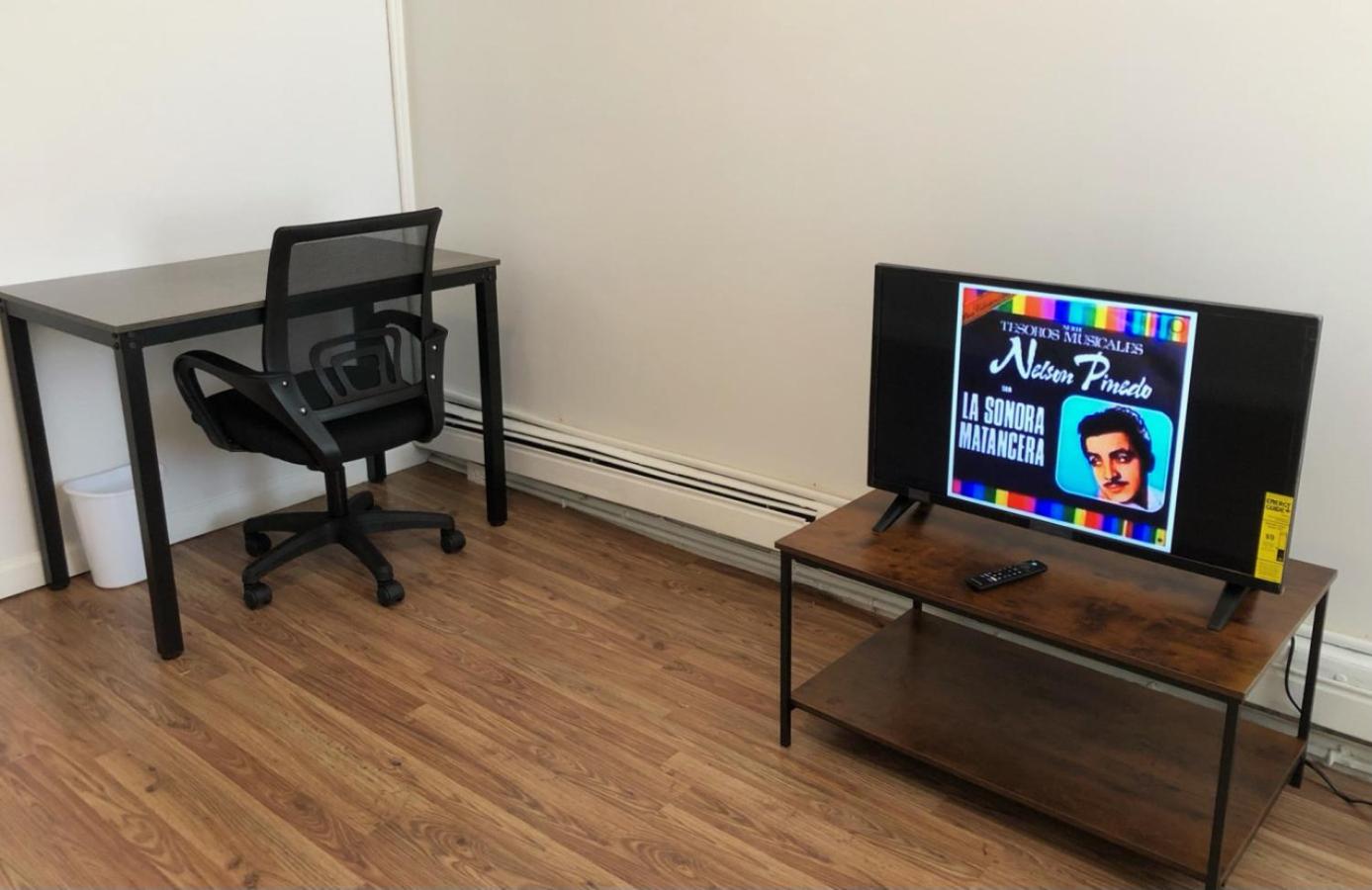 Private one-bedroom one-bathroom apartment with private street entrance in convenient area
