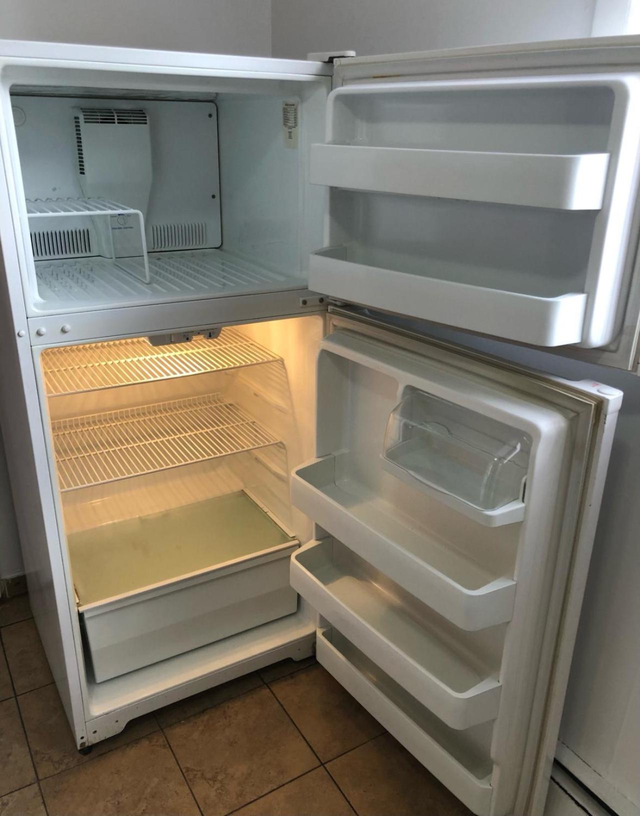 Private one-bedroom one-bathroom apartment with private street entrance in convenient area