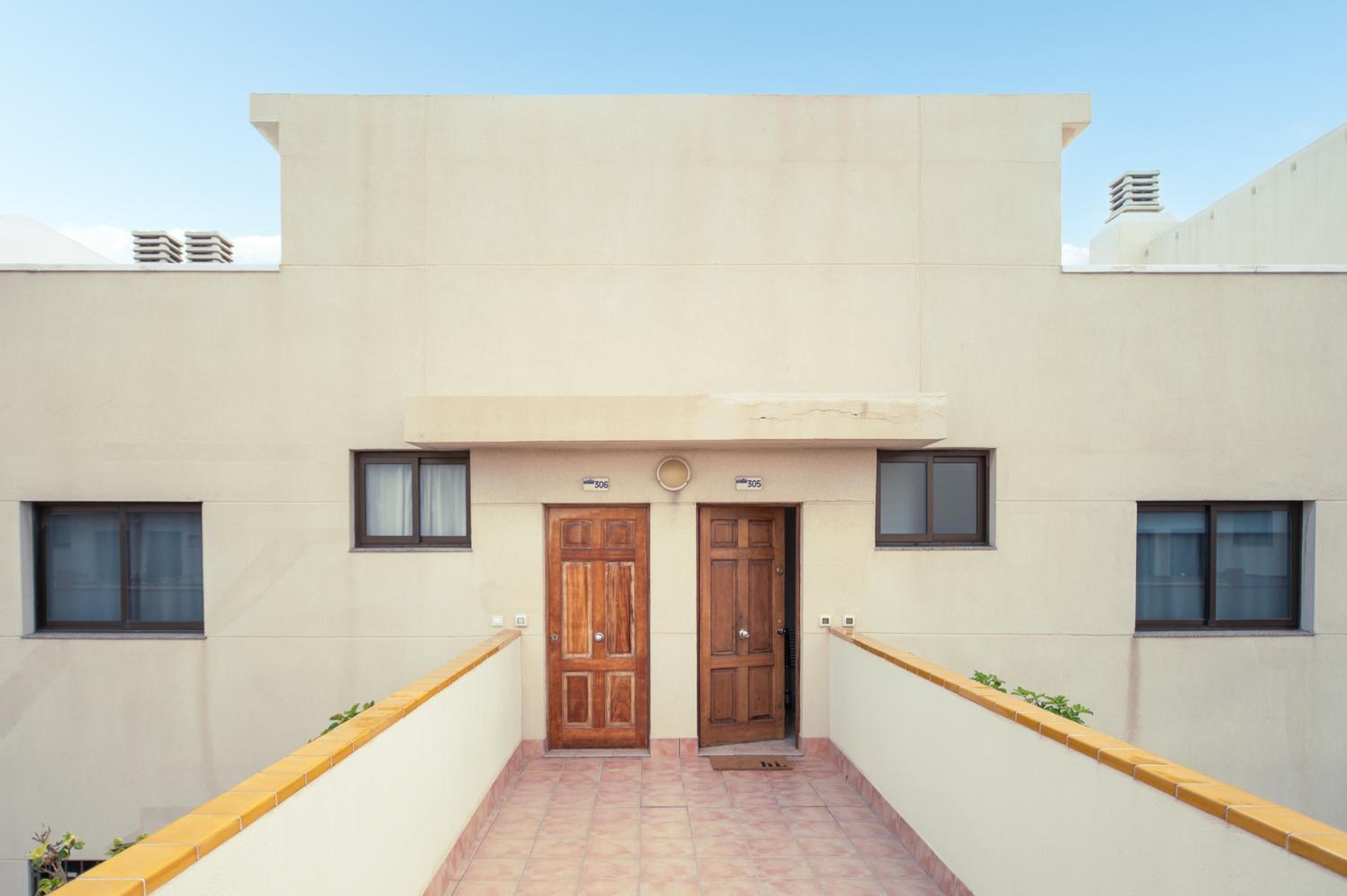 Las Olas - Coastal Escape with Charm & Comfort