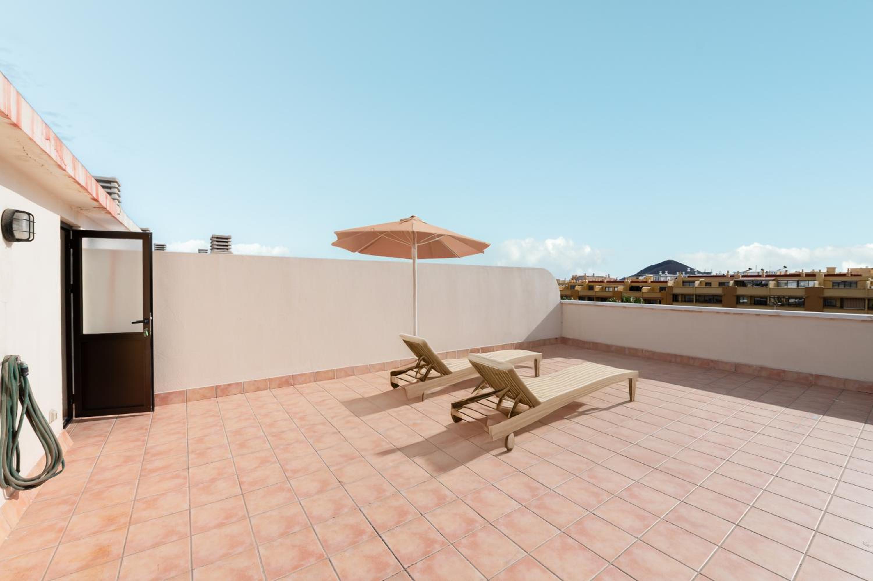Las Olas - Coastal Escape with Charm & Comfort