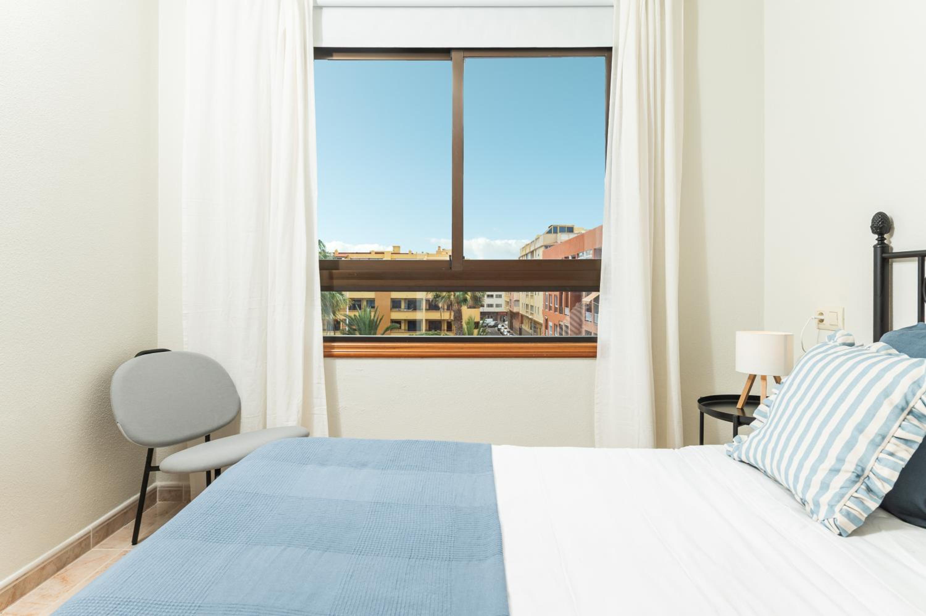 Las Olas - Coastal Escape with Charm & Comfort