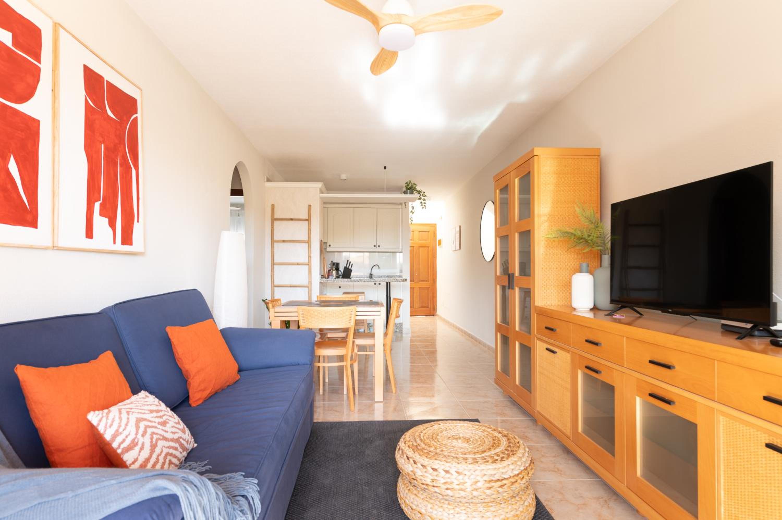Las Olas - Coastal Escape with Charm & Comfort