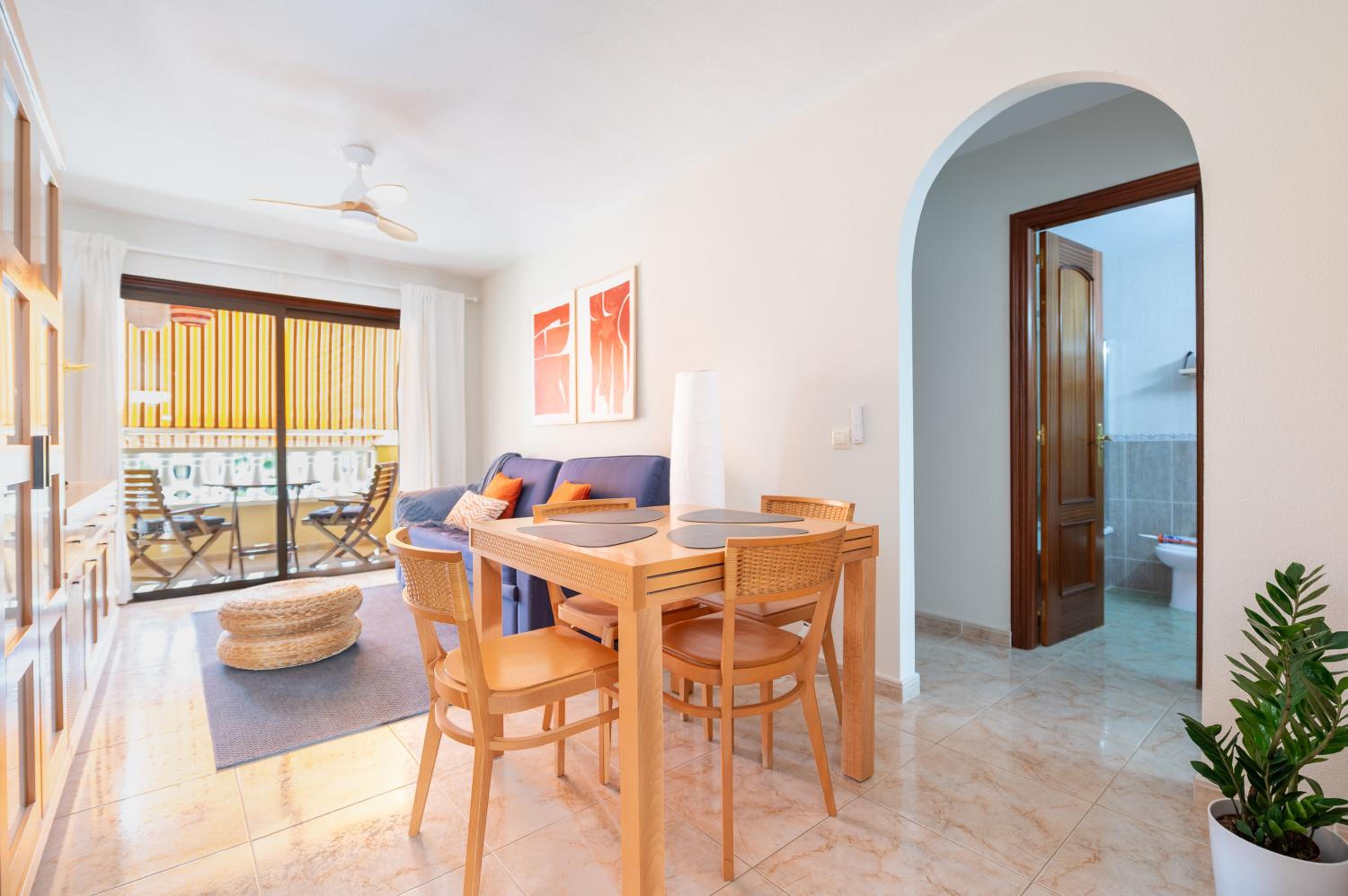 Las Olas - Coastal Escape with Charm & Comfort