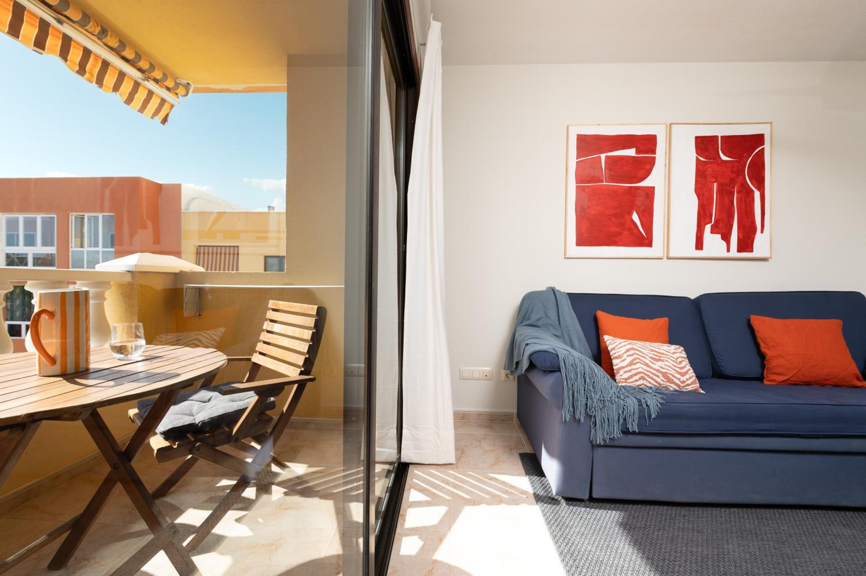 Las Olas - Coastal Escape with Charm & Comfort