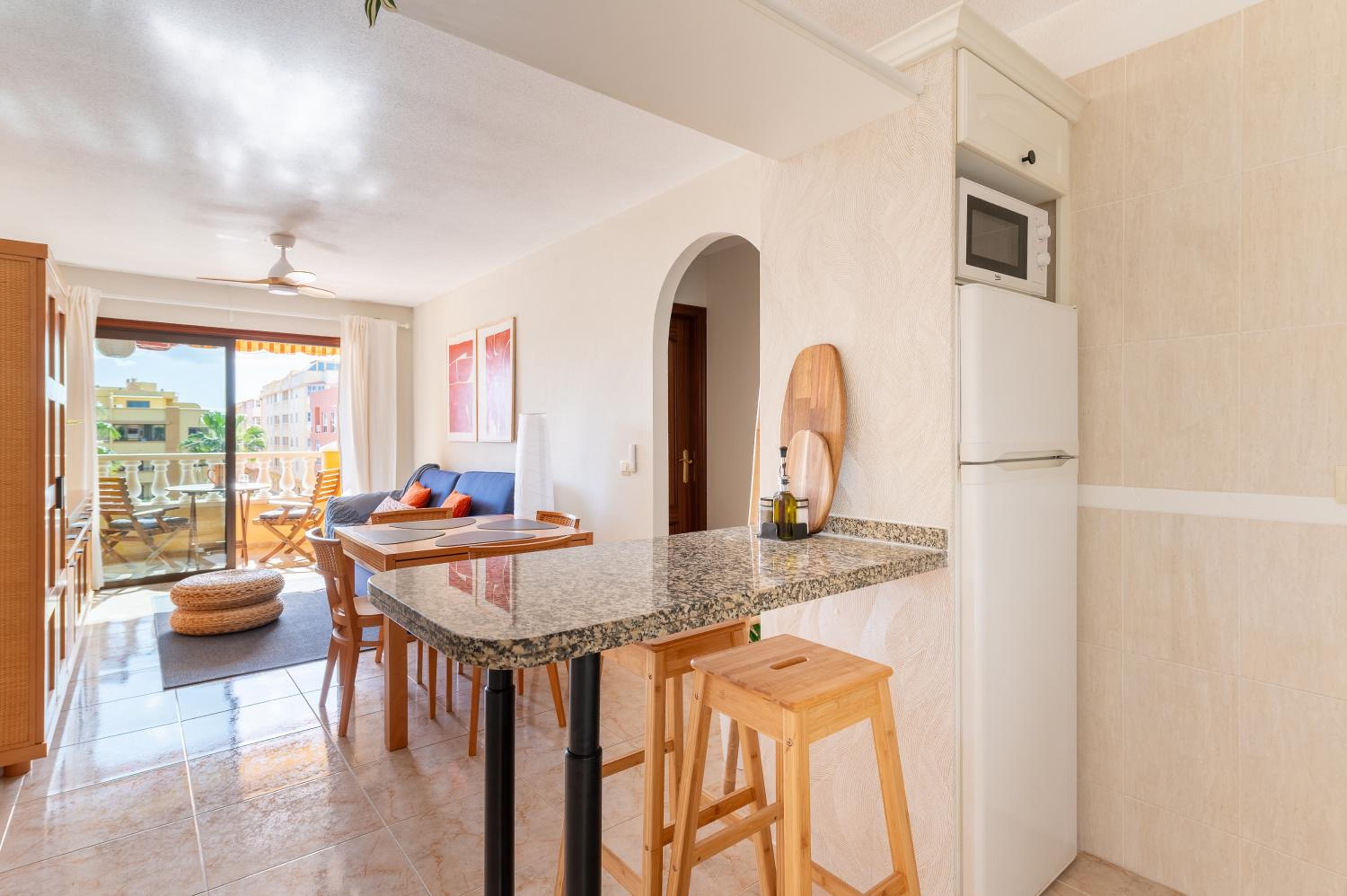 Las Olas - Coastal Escape with Charm & Comfort
