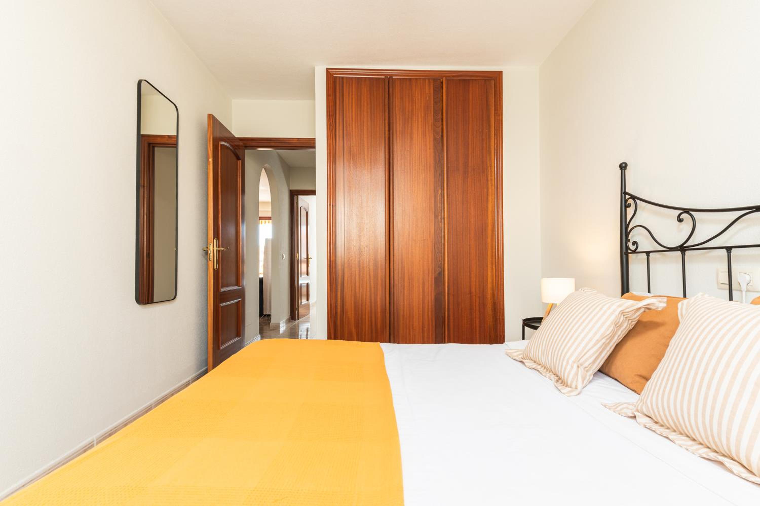 Las Olas - Coastal Escape with Charm & Comfort