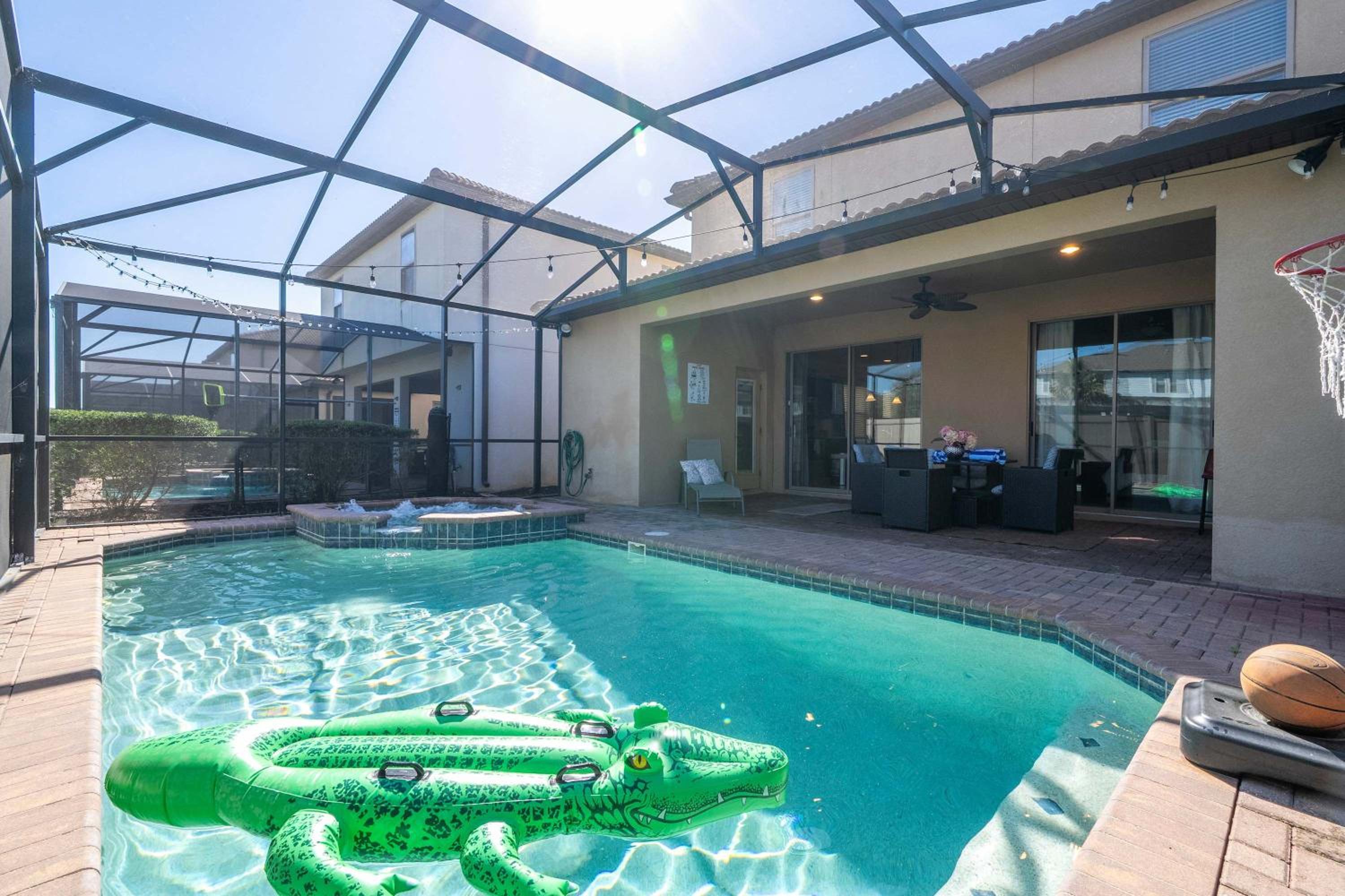 Gorgeous 5Bd w Private Pool Windsor Westside 8893