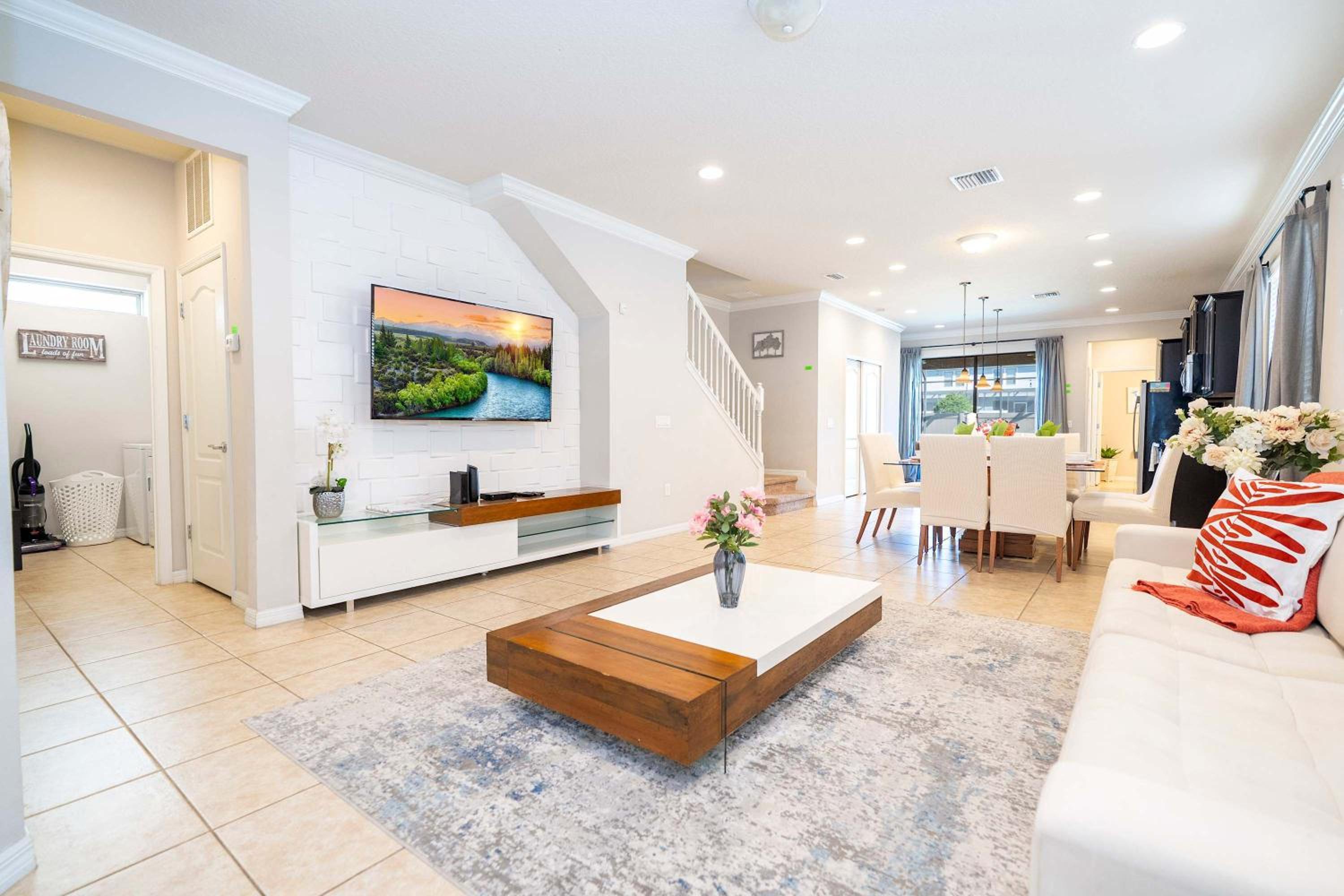 Gorgeous 5Bd w Private Pool Windsor Westside 8893