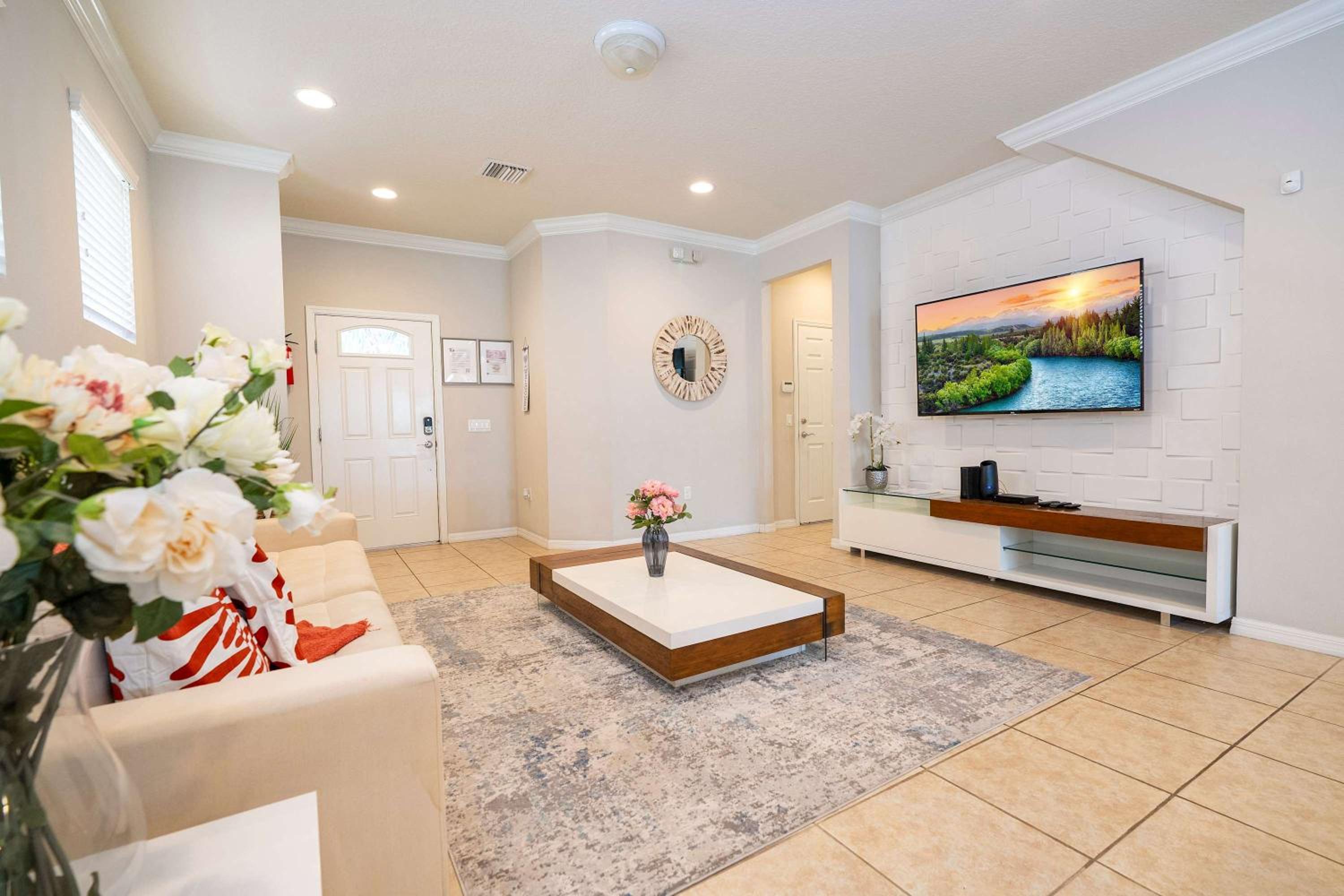 Gorgeous 5Bd w Private Pool Windsor Westside 8893