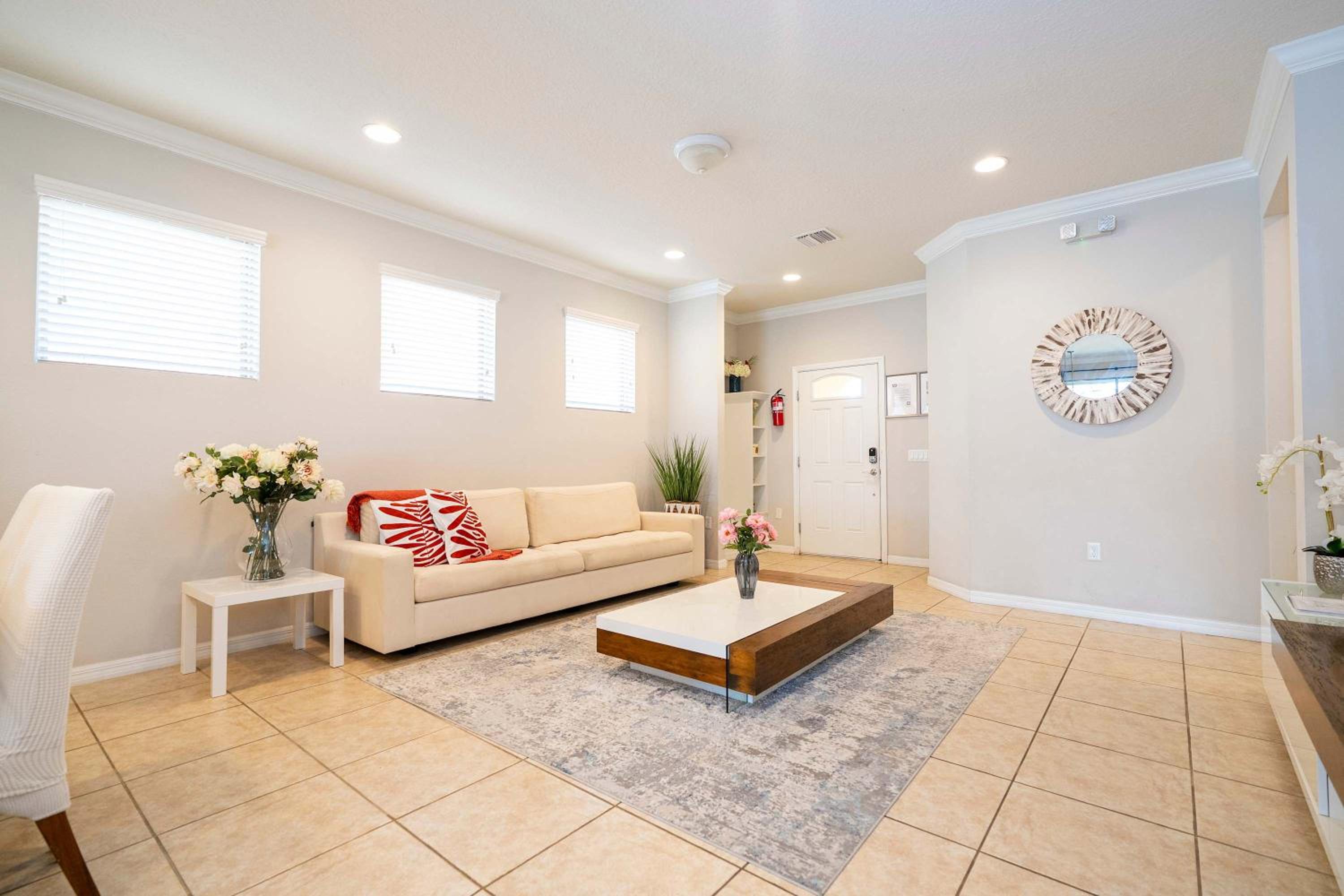 Gorgeous 5Bd w Private Pool Windsor Westside 8893