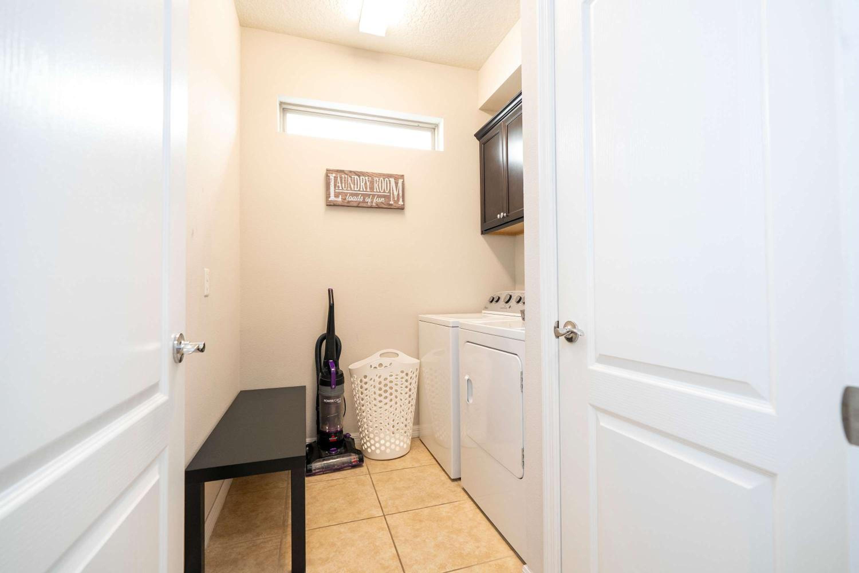 Gorgeous 5Bd w Private Pool Windsor Westside 8893
