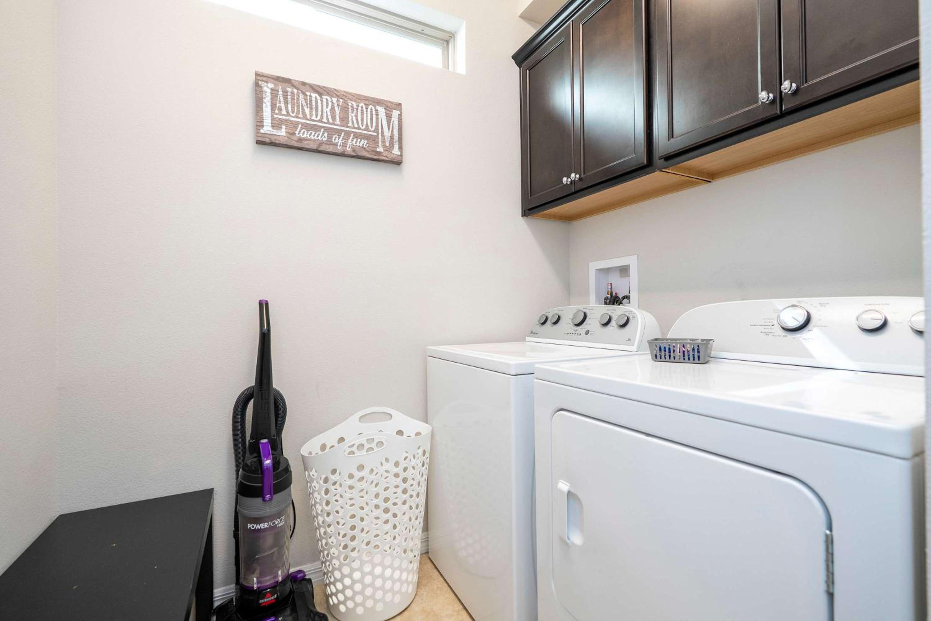 Gorgeous 5Bd w Private Pool Windsor Westside 8893