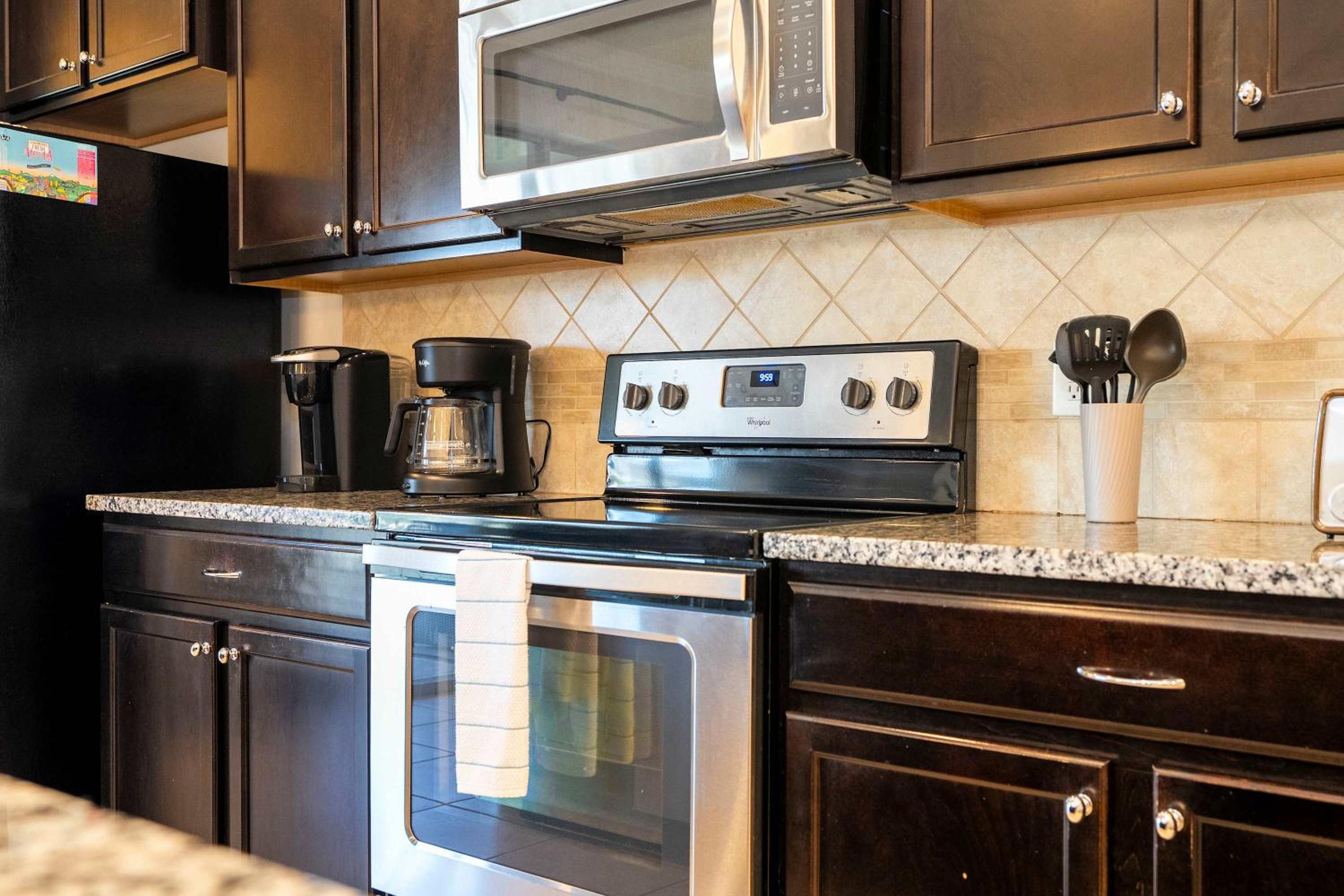Gorgeous 5Bd w Private Pool Windsor Westside 8893