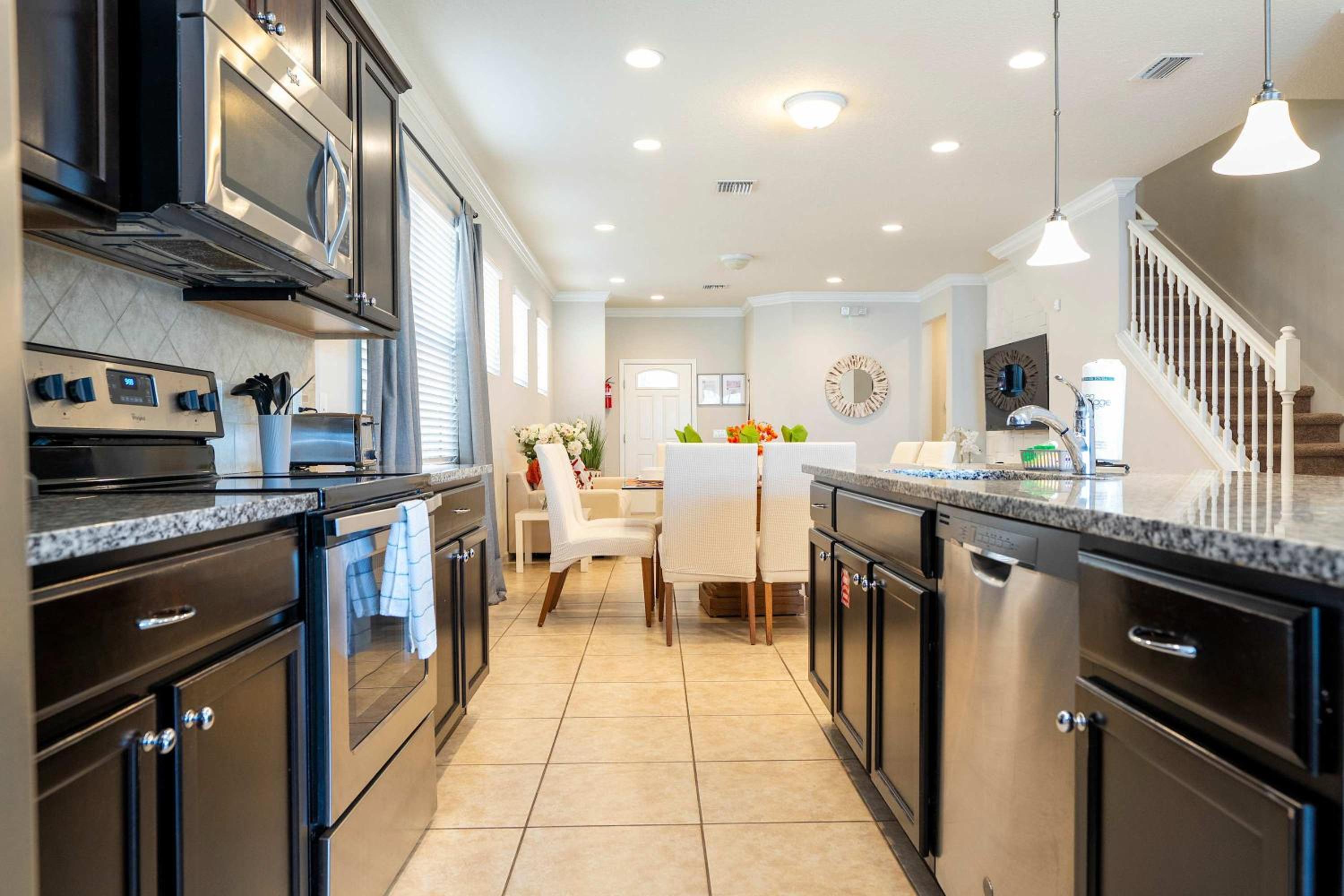 Gorgeous 5Bd w Private Pool Windsor Westside 8893