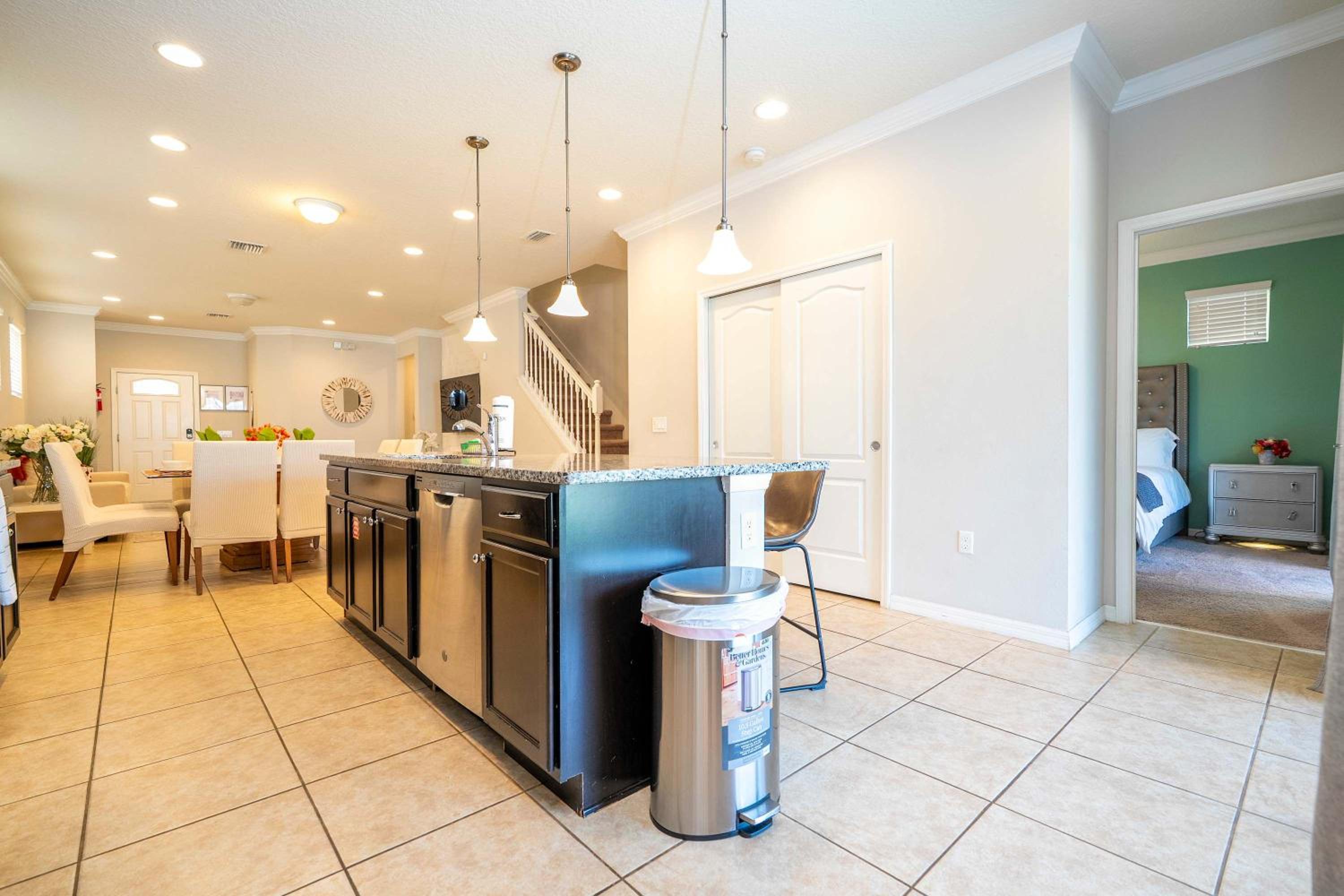 Gorgeous 5Bd w Private Pool Windsor Westside 8893