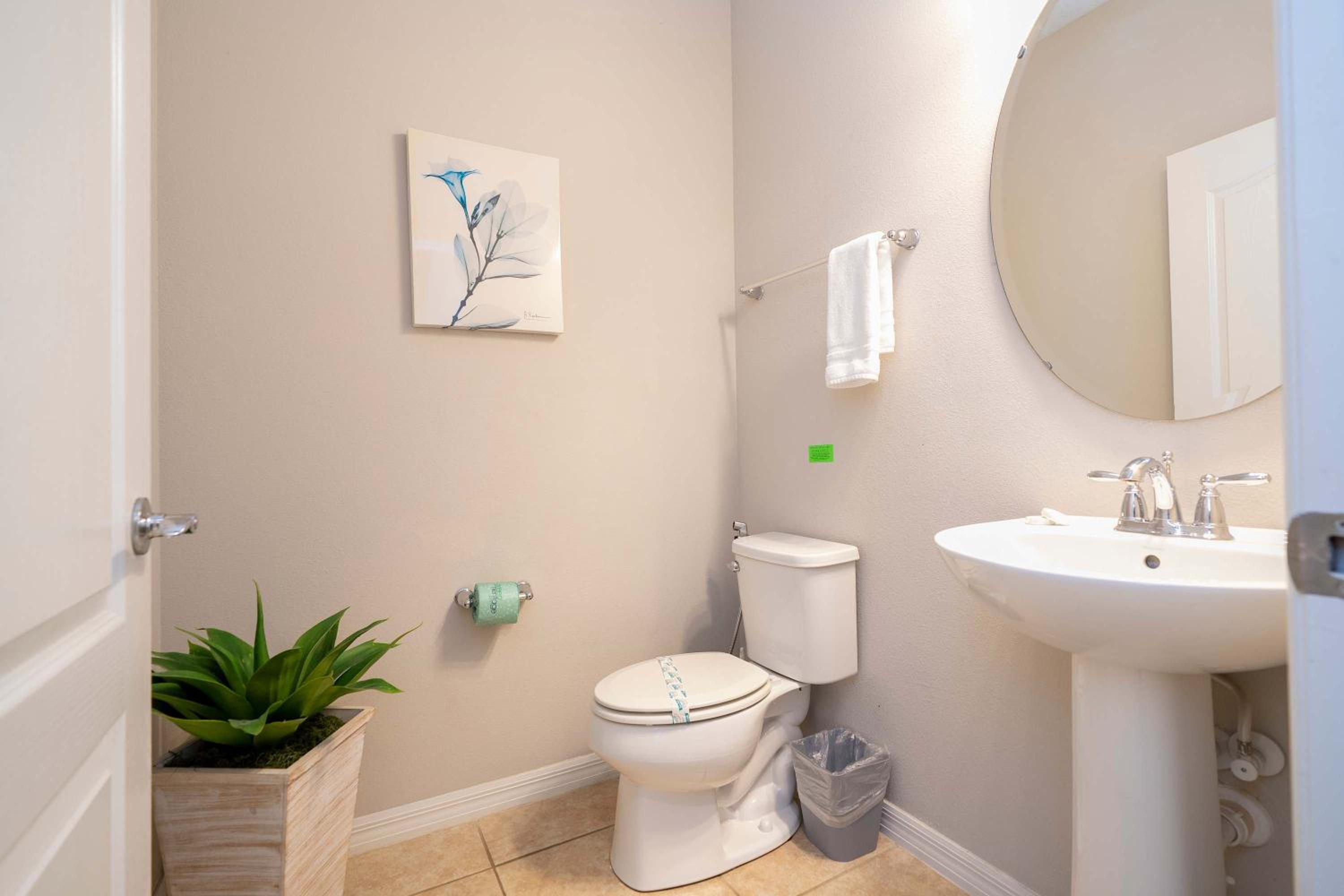 Gorgeous 5Bd w Private Pool Windsor Westside 8893