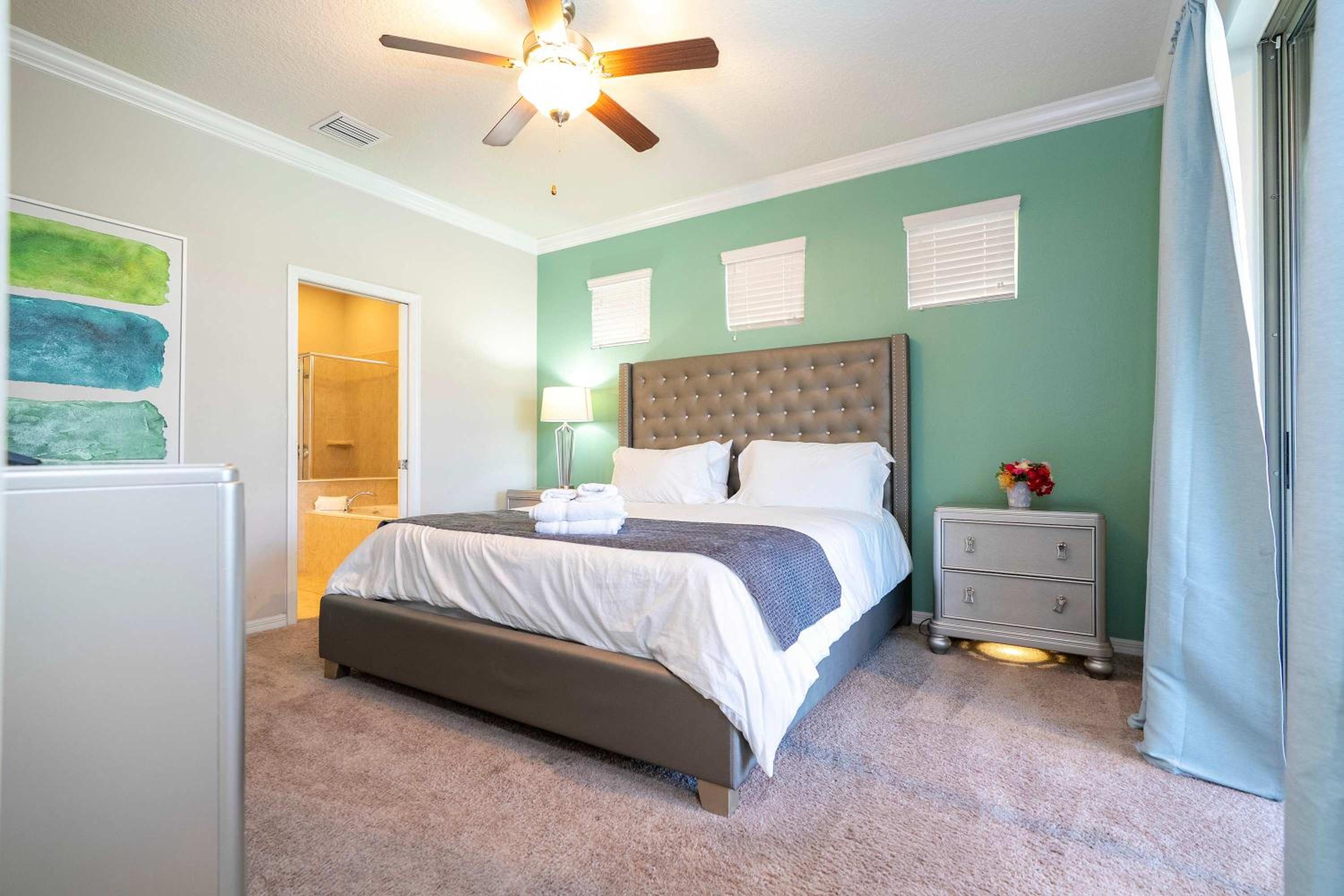 Gorgeous 5Bd w Private Pool Windsor Westside 8893