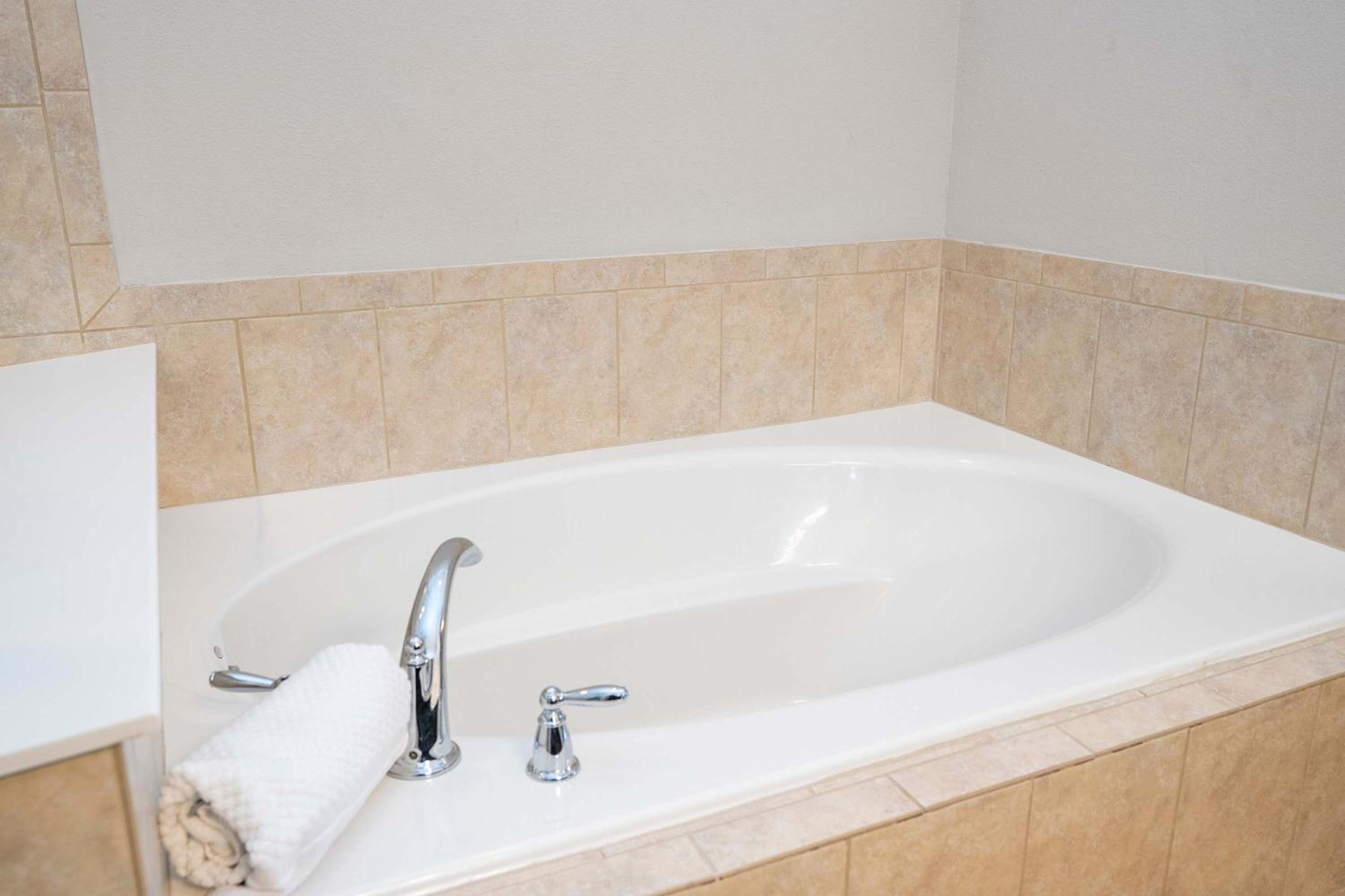 Gorgeous 5Bd w Private Pool Windsor Westside 8893