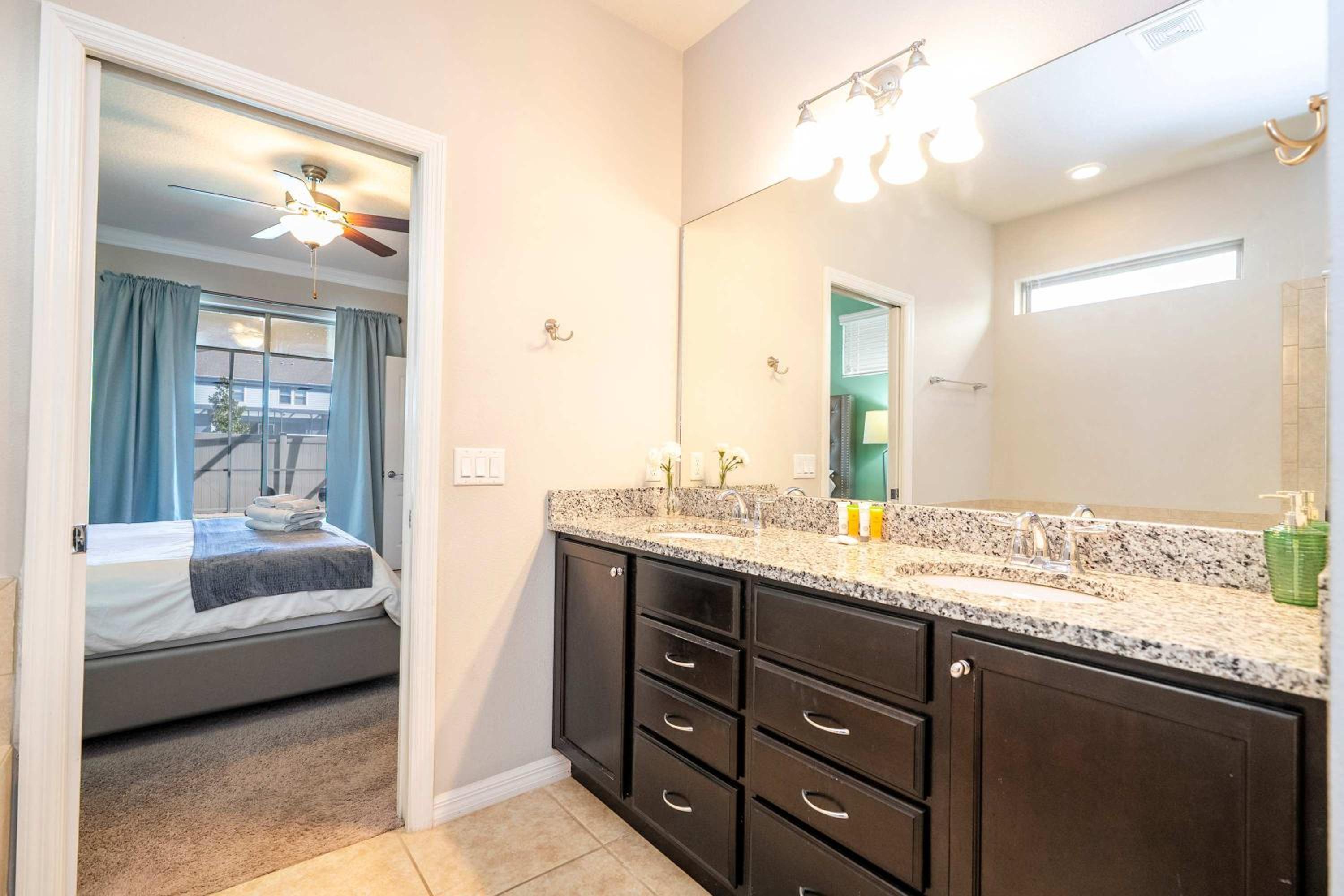 Gorgeous 5Bd w Private Pool Windsor Westside 8893