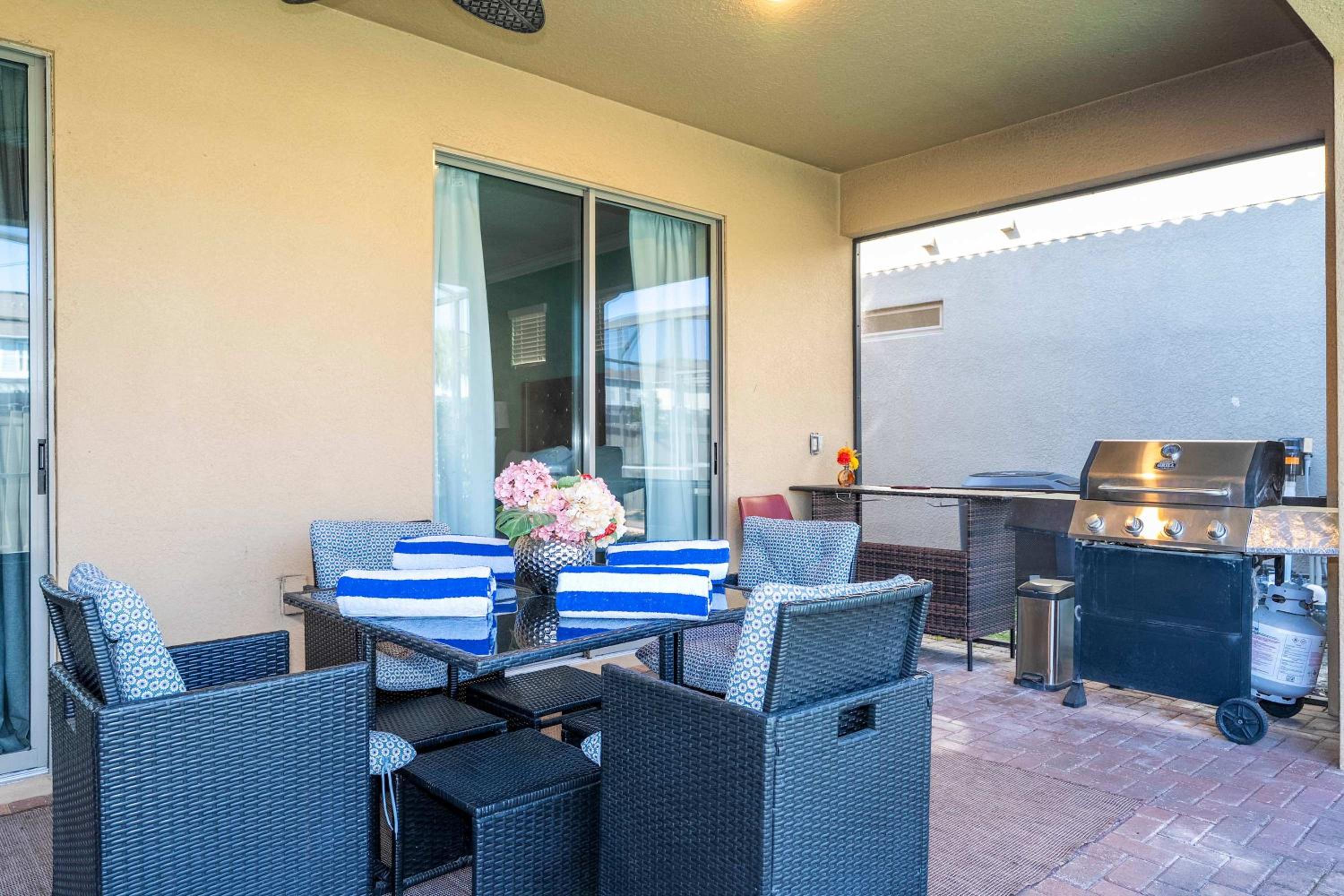 Gorgeous 5Bd w Private Pool Windsor Westside 8893