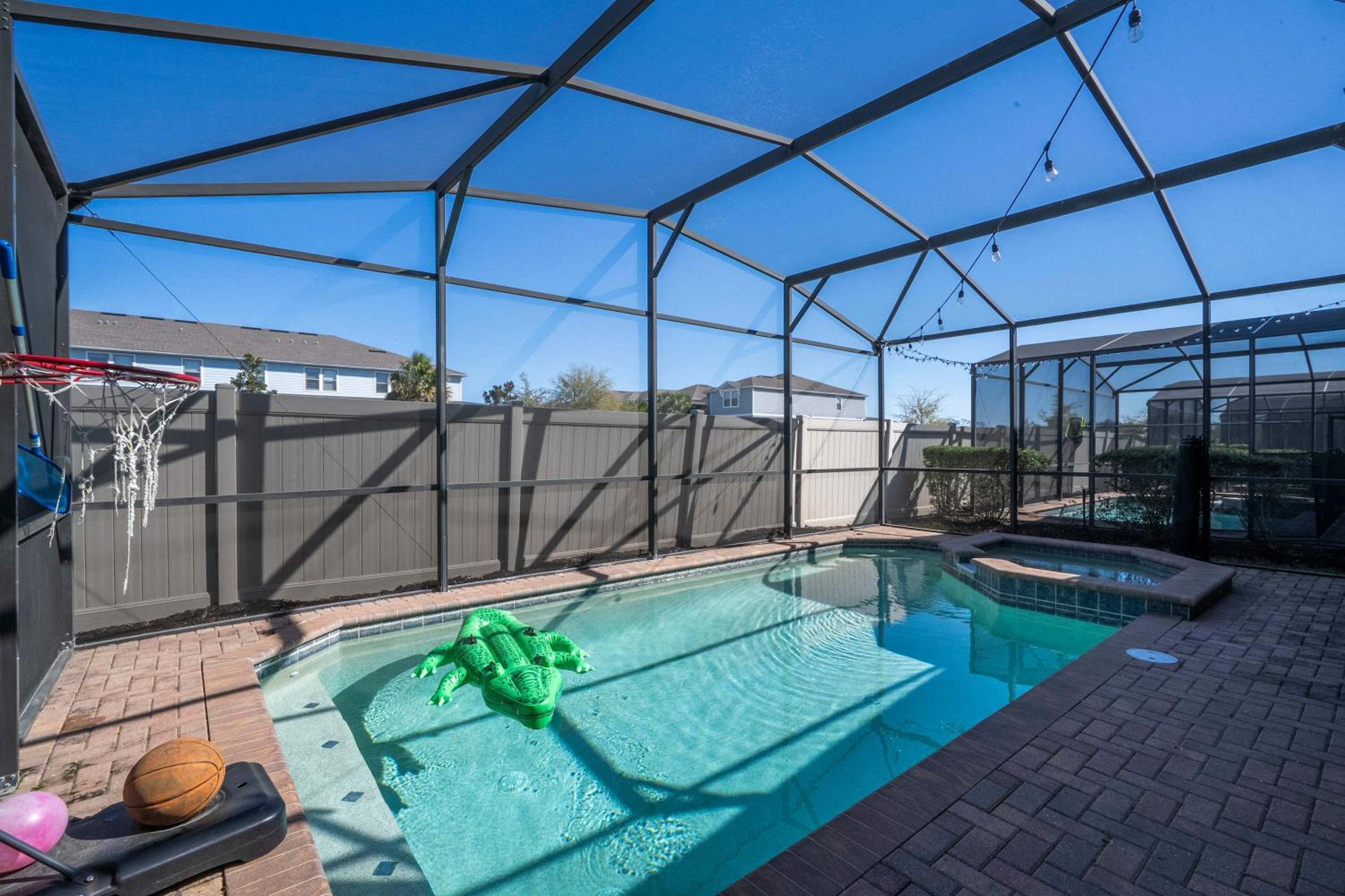 Gorgeous 5Bd w Private Pool Windsor Westside 8893