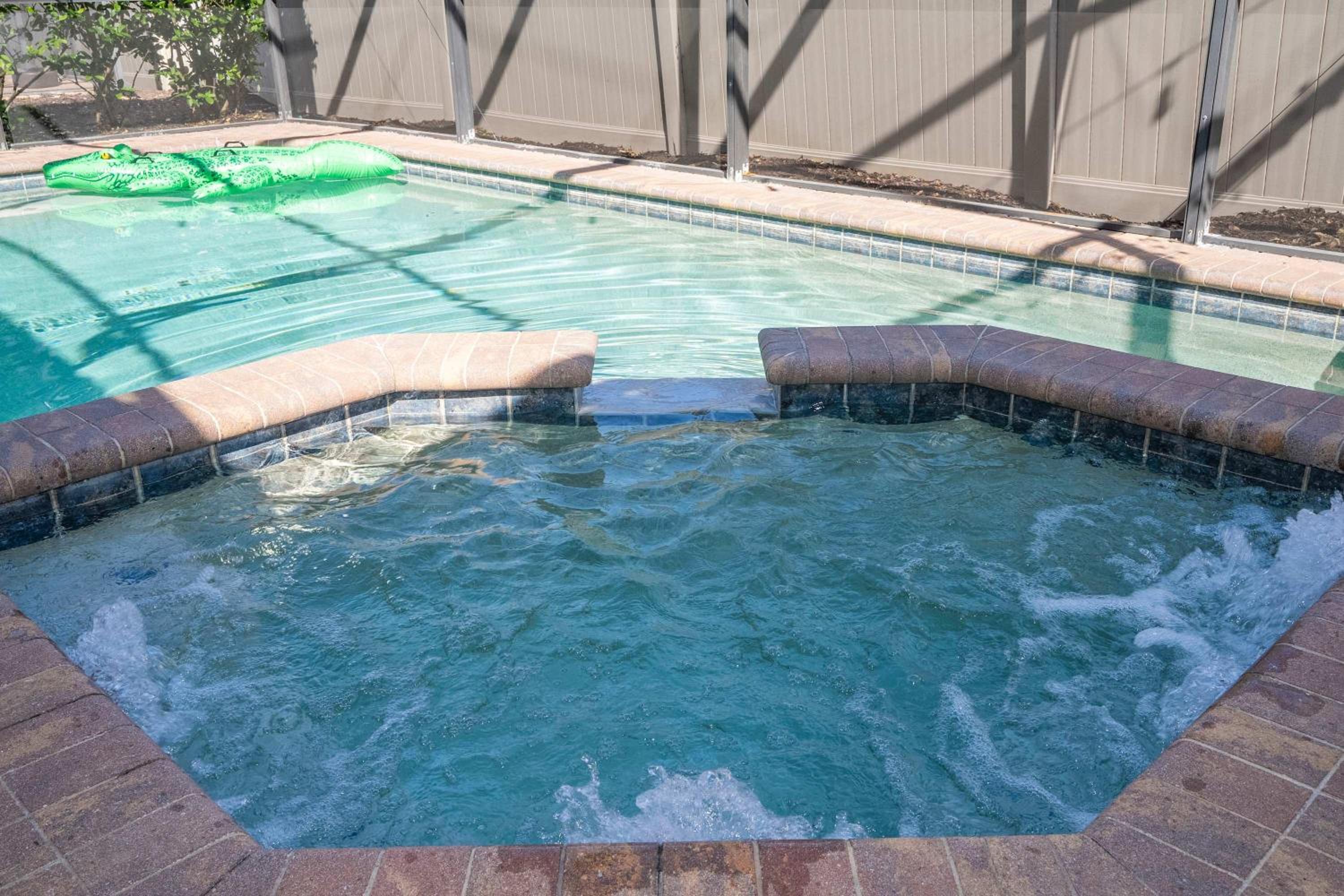 Gorgeous 5Bd w Private Pool Windsor Westside 8893