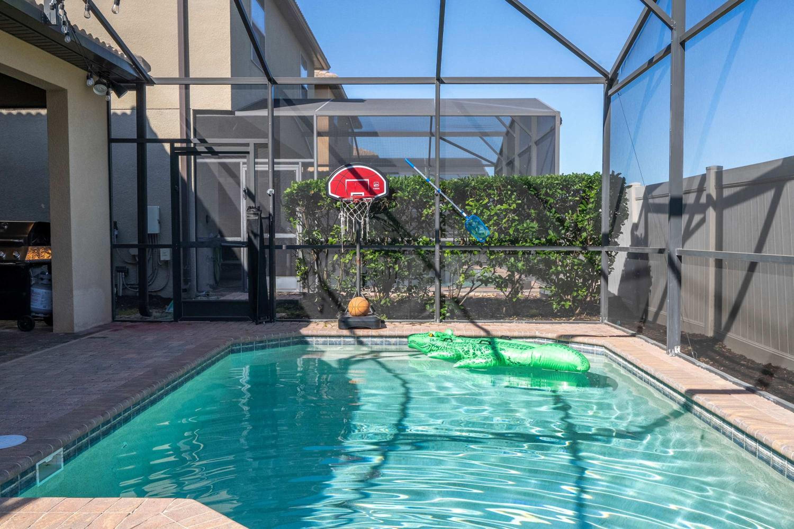 Gorgeous 5Bd w Private Pool Windsor Westside 8893