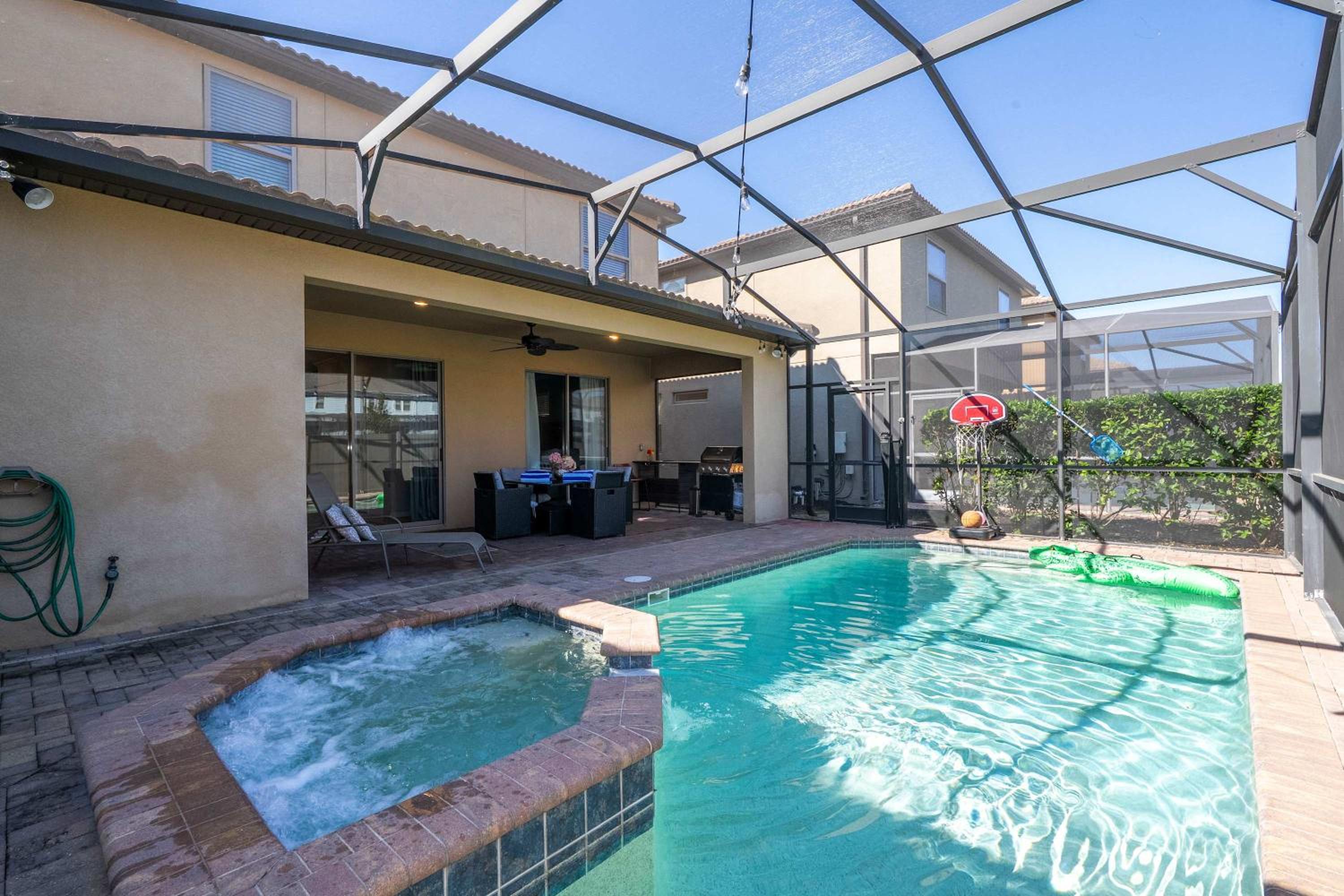 Gorgeous 5Bd w Private Pool Windsor Westside 8893