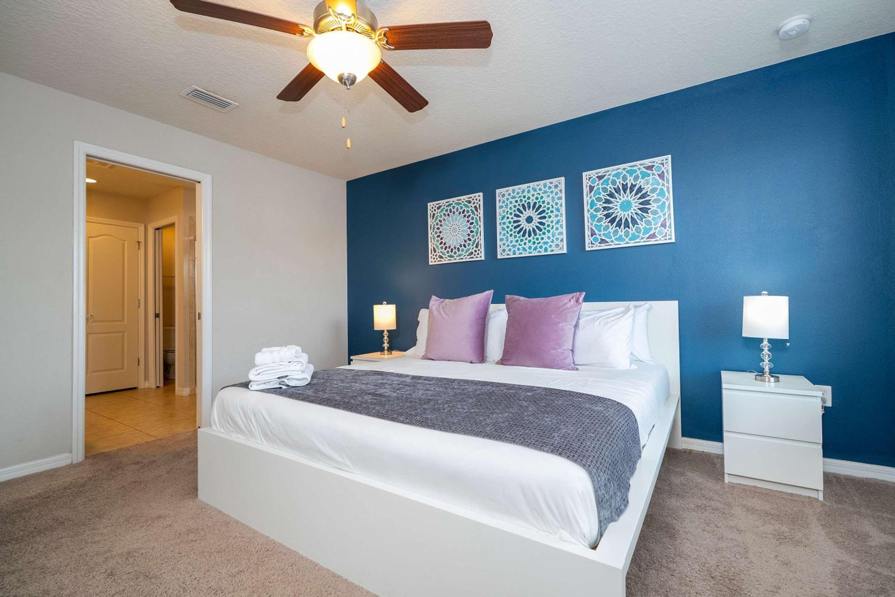Gorgeous 5Bd w Private Pool Windsor Westside 8893