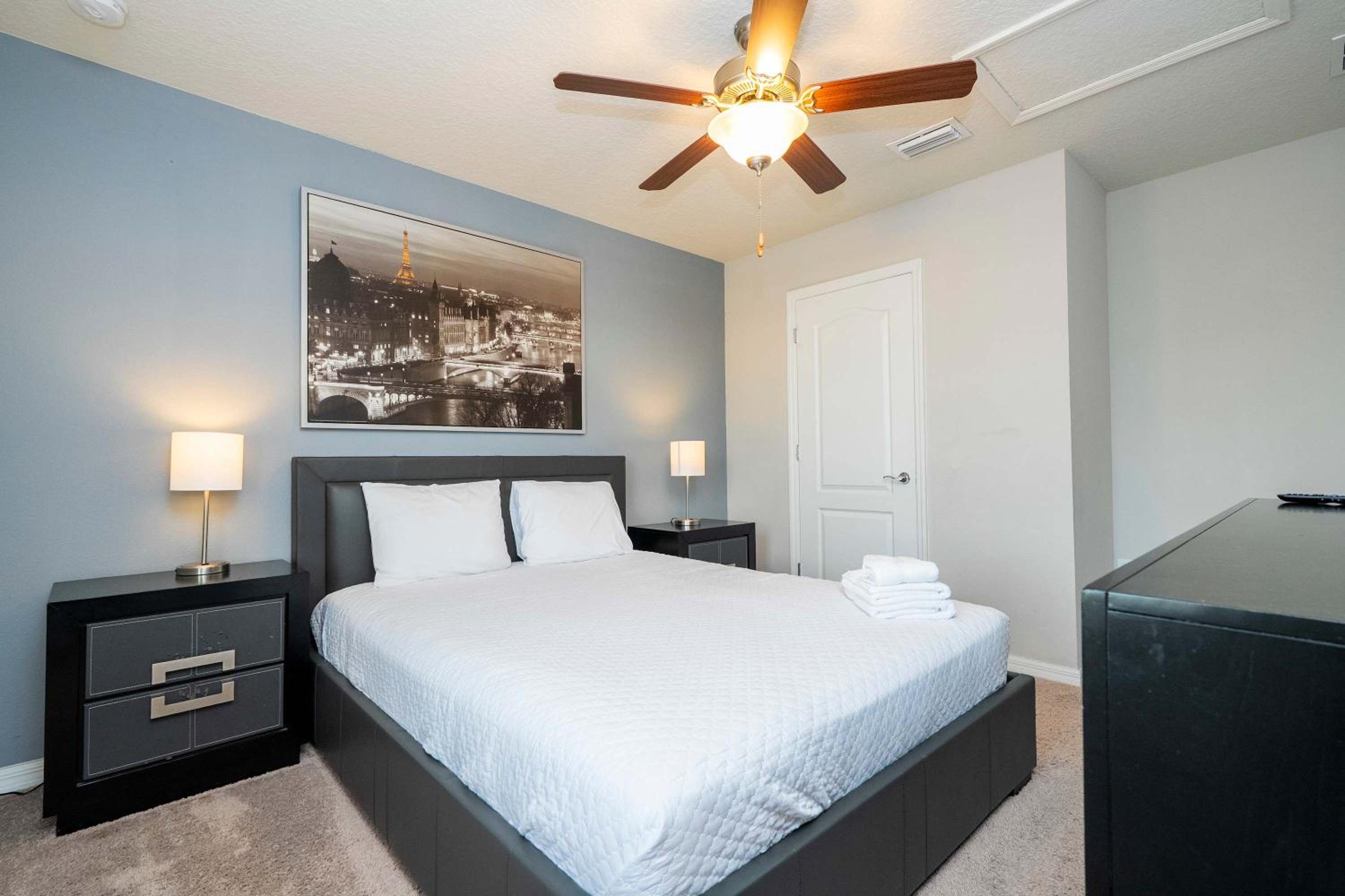 Gorgeous 5Bd w Private Pool Windsor Westside 8893