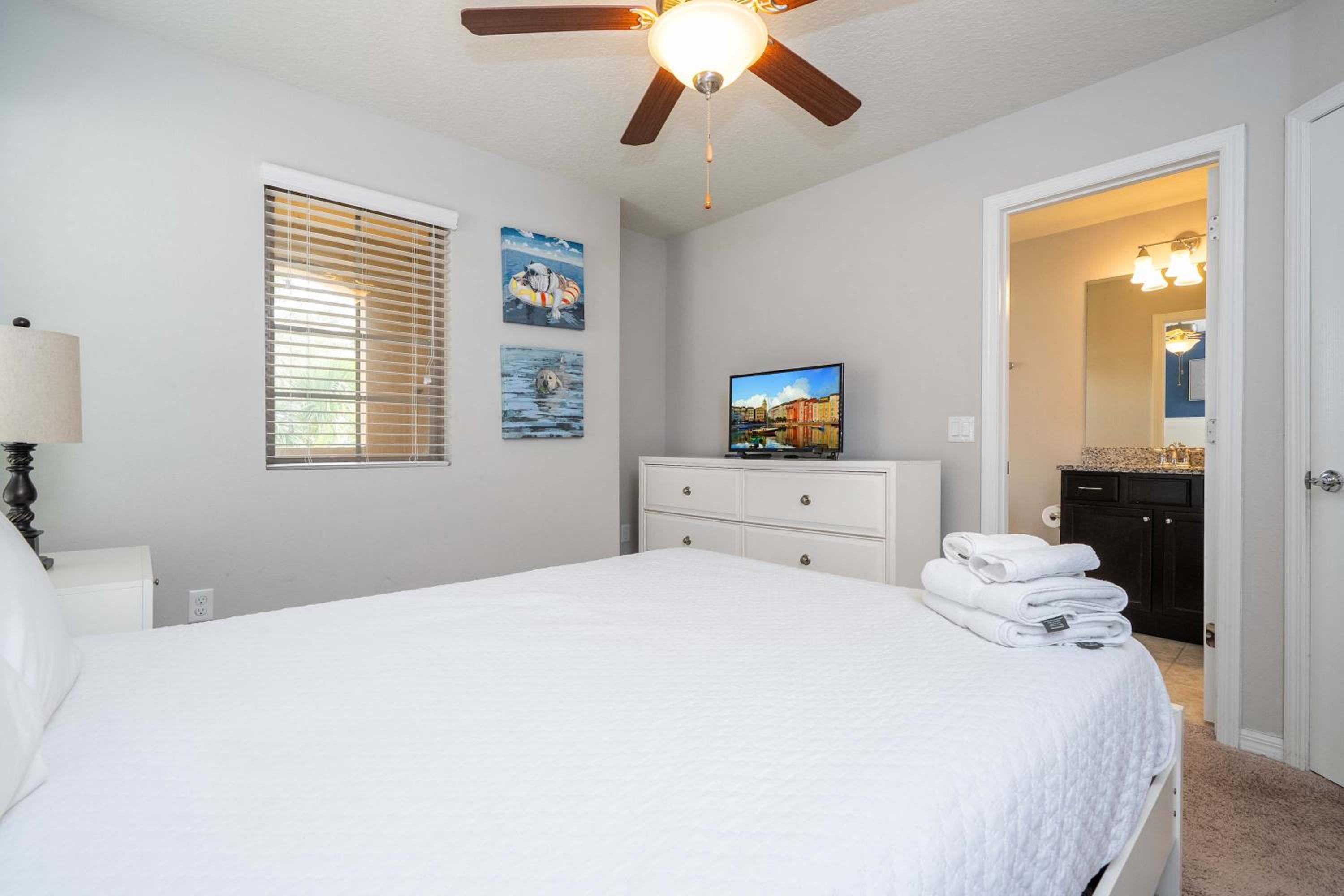 Gorgeous 5Bd w Private Pool Windsor Westside 8893