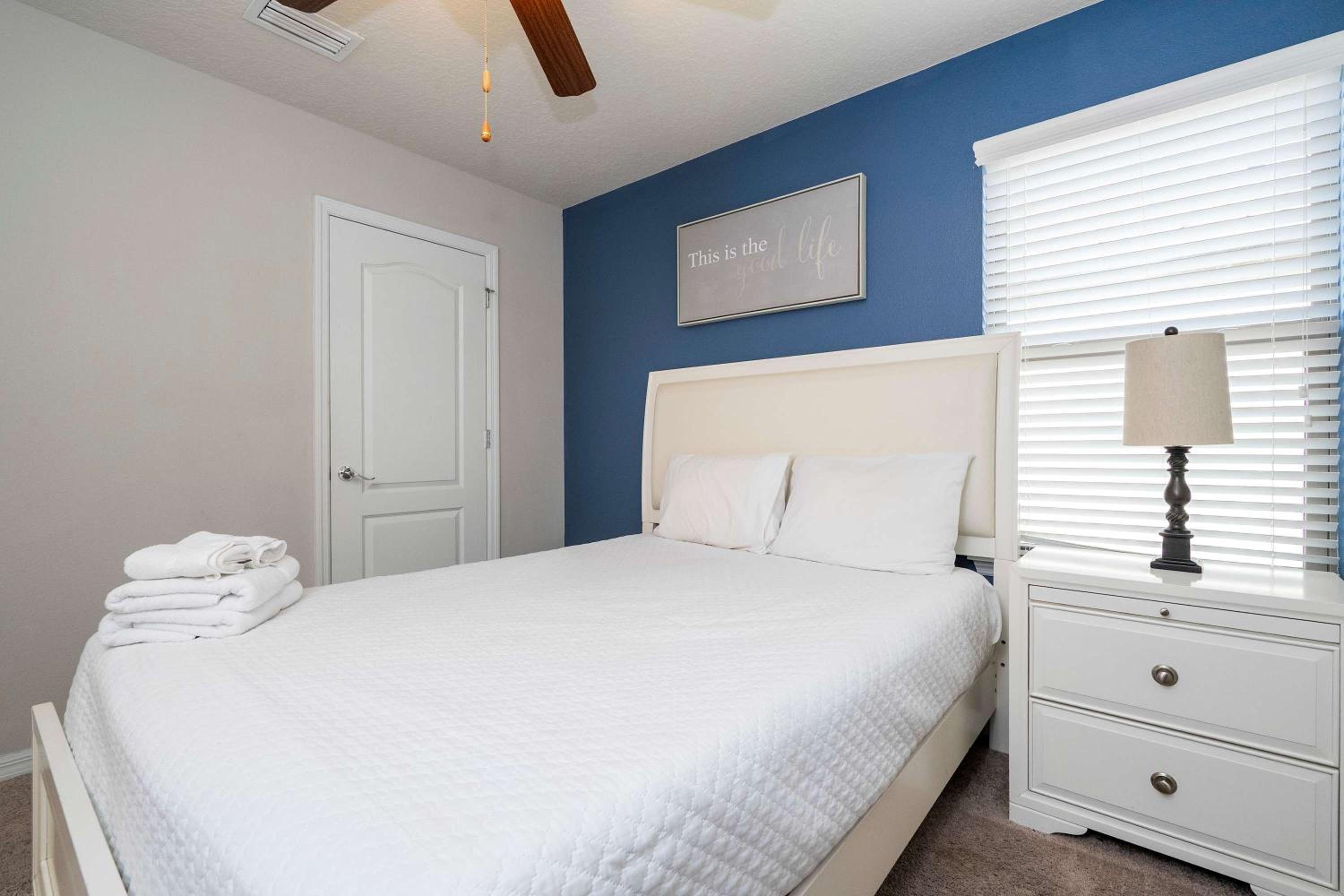 Gorgeous 5Bd w Private Pool Windsor Westside 8893