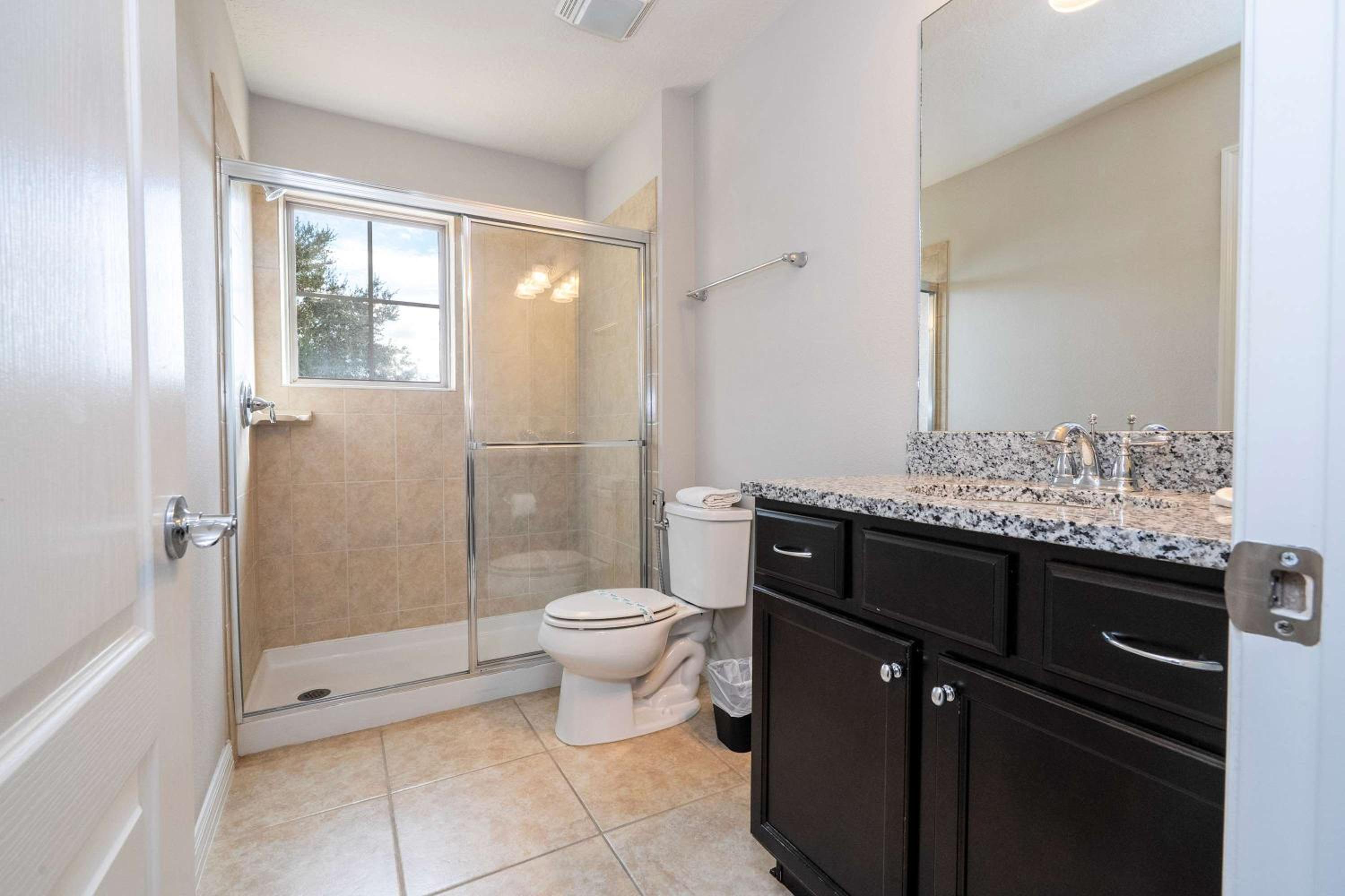 Gorgeous 5Bd w Private Pool Windsor Westside 8893