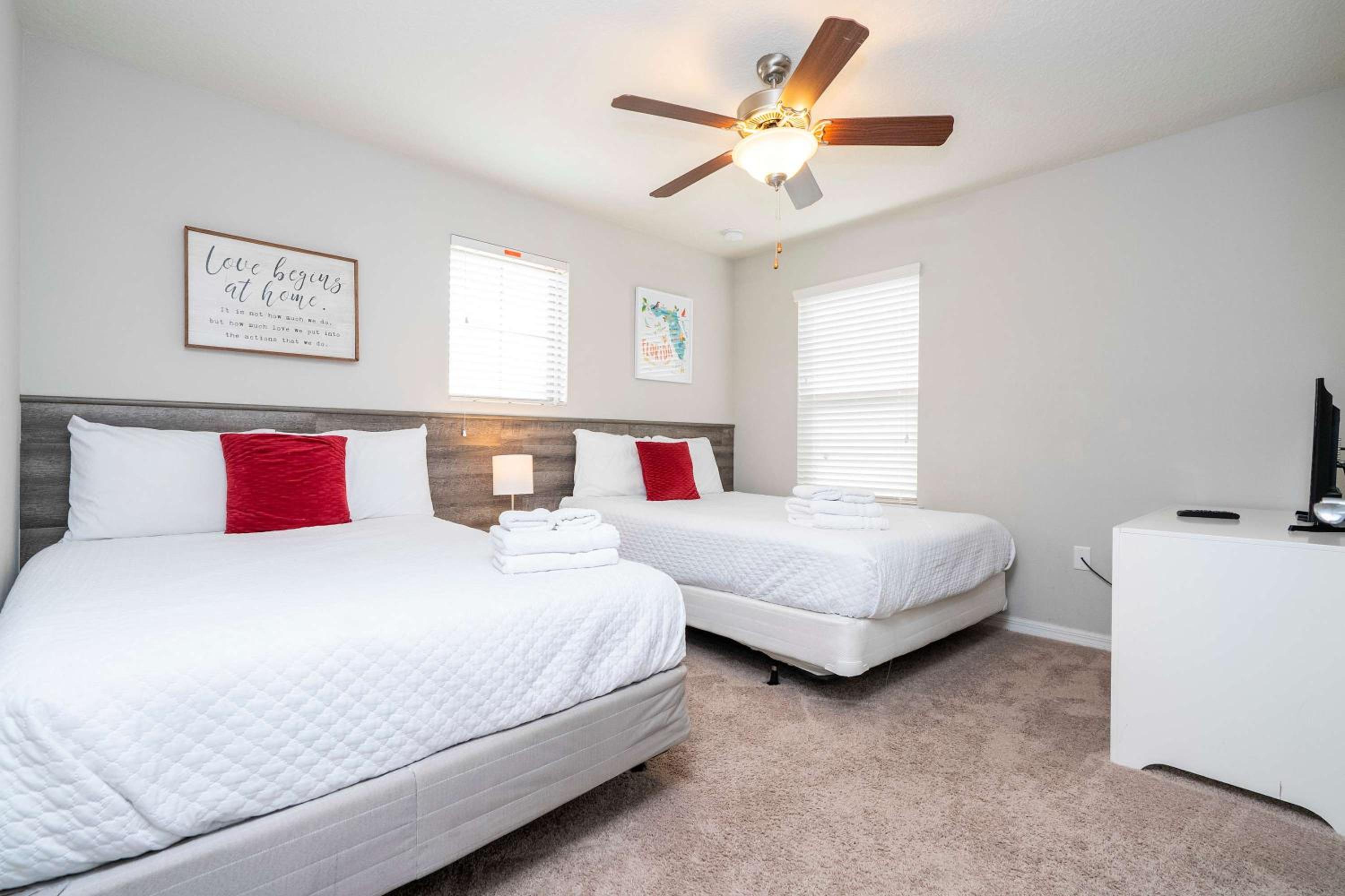 Gorgeous 5Bd w Private Pool Windsor Westside 8893