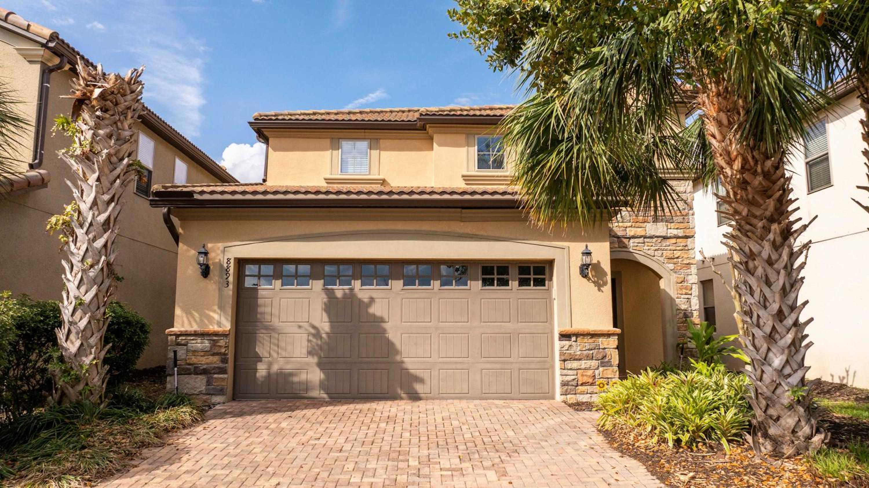 Gorgeous 5Bd w Private Pool Windsor Westside 8893