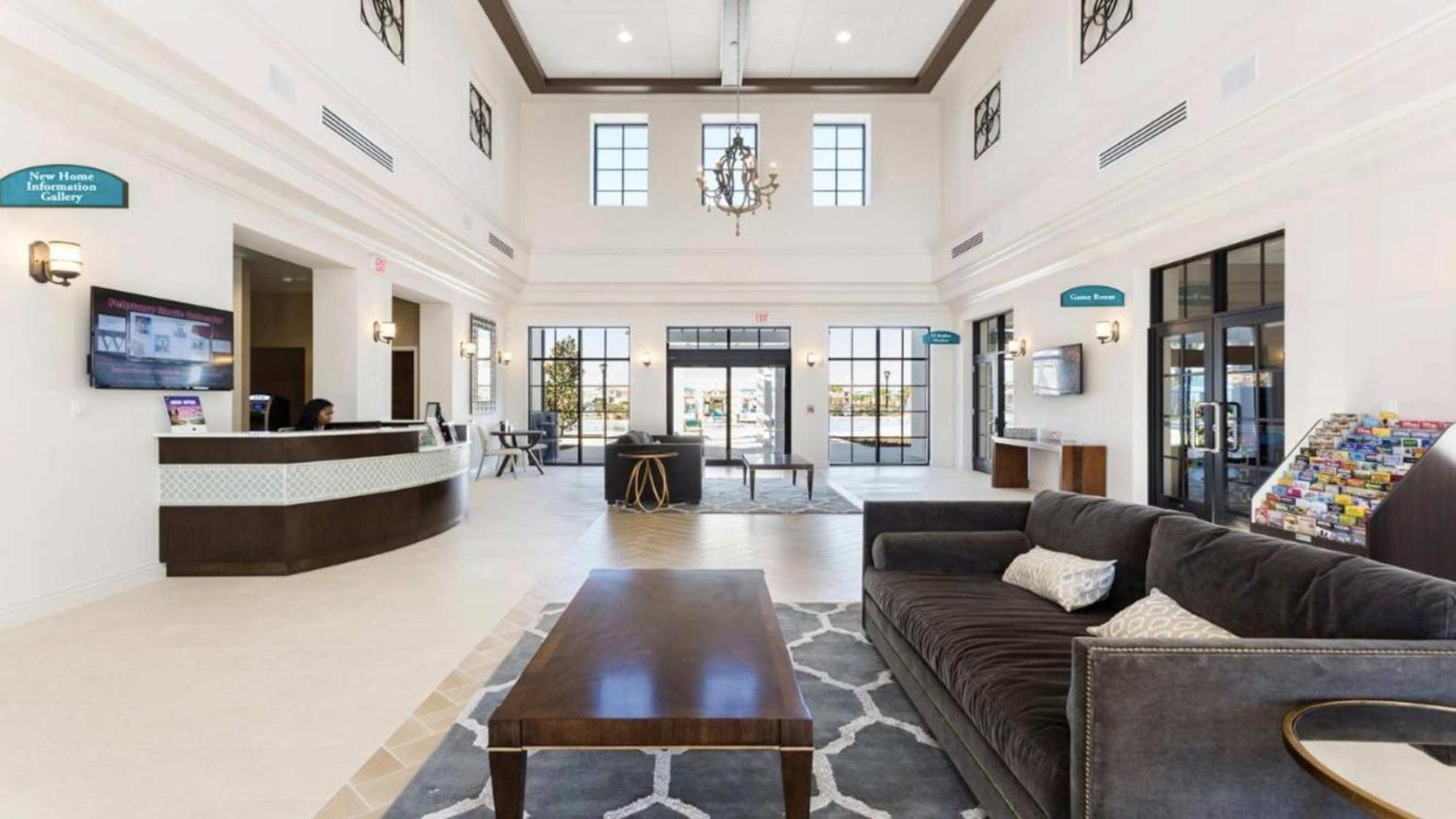 Gorgeous 5Bd w Private Pool Windsor Westside 8893