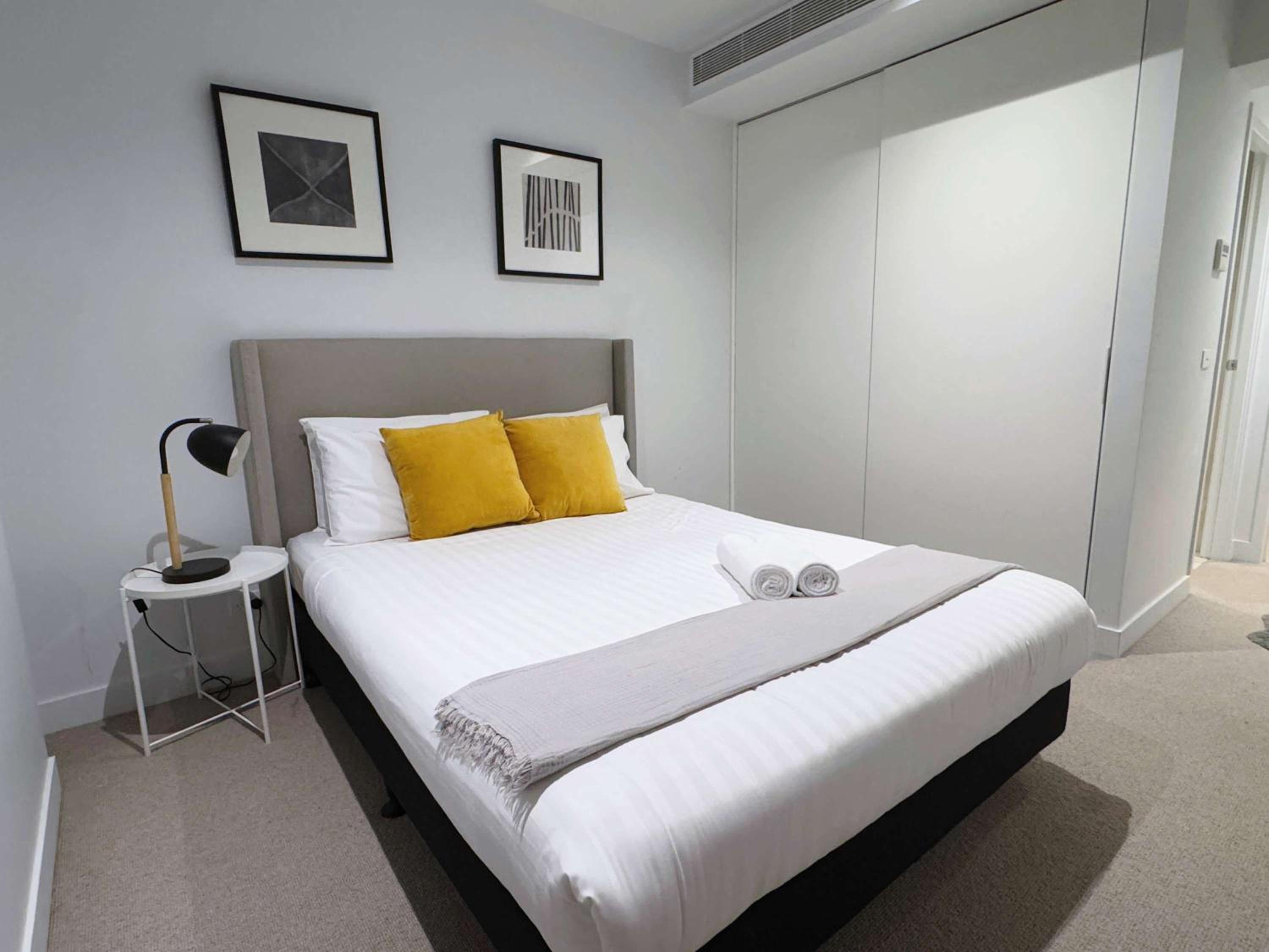 Bright & Modern 2BR Apt on Iconic Chapel Street