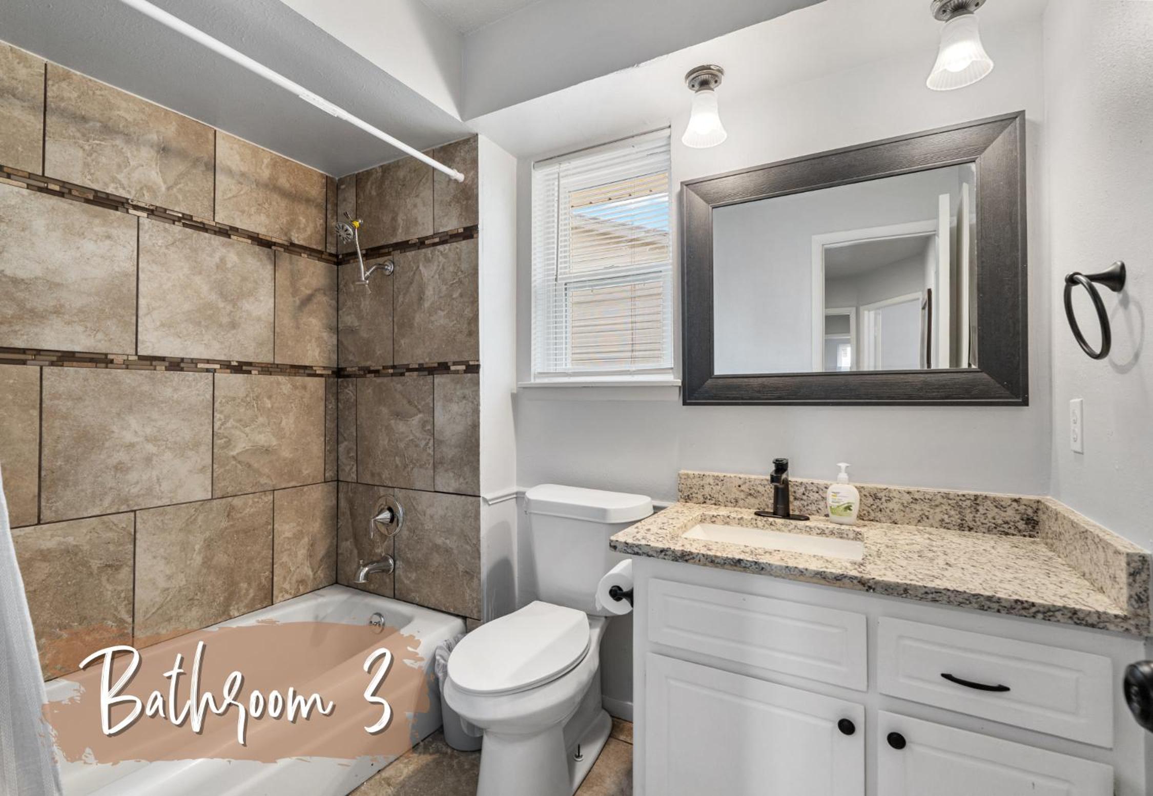 8BR Home Kitchen Laundry Sleeps 12 #08