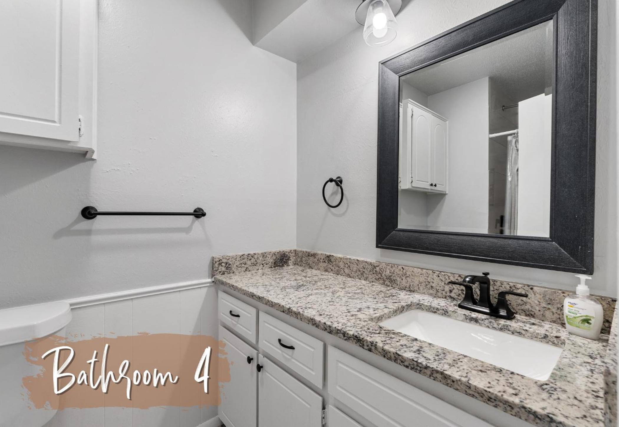8BR Home Kitchen Laundry Sleeps 12 #08