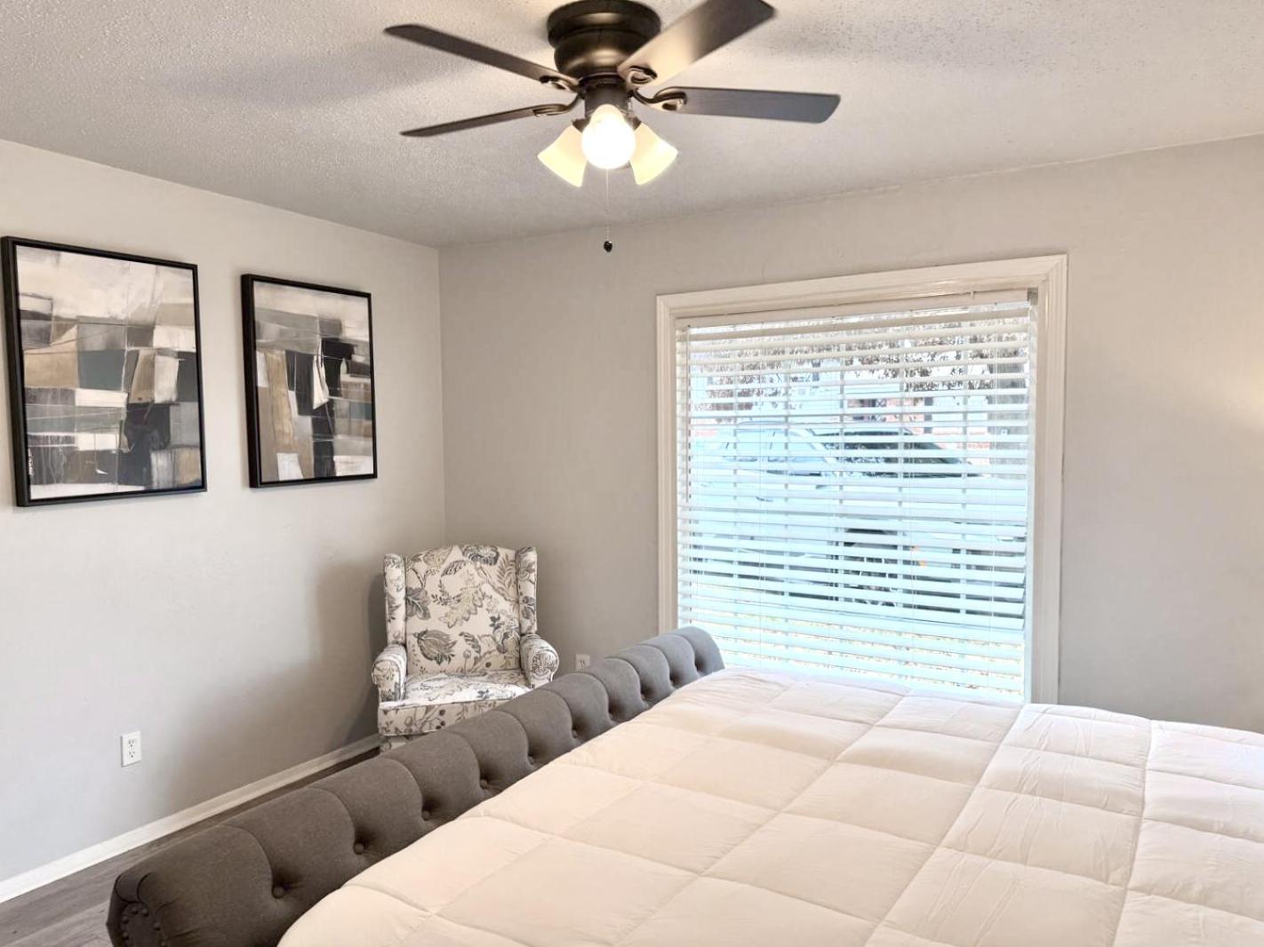 8BR Home Kitchen Laundry Sleeps 12 #08