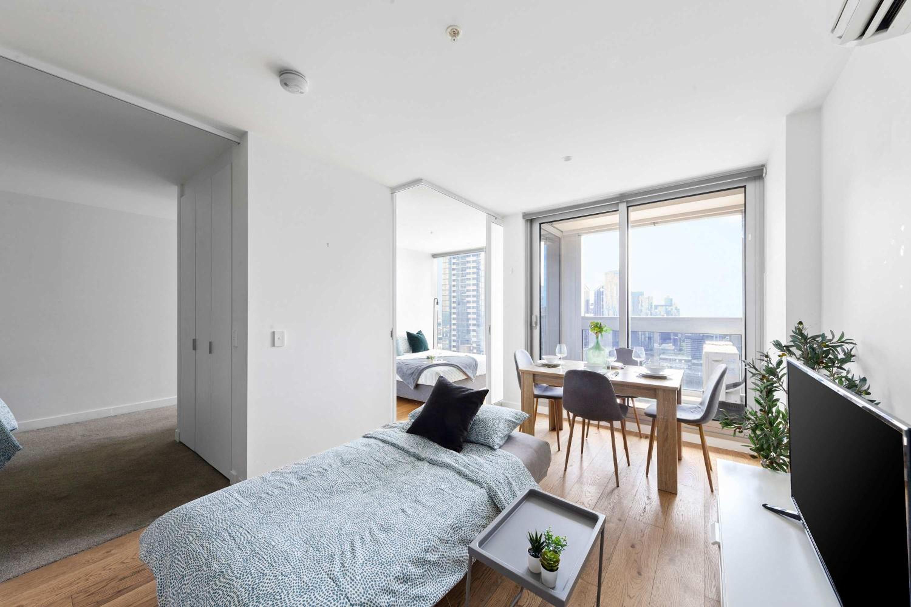 Cozy 2BR Apt Steps from Southern Cross City Views
