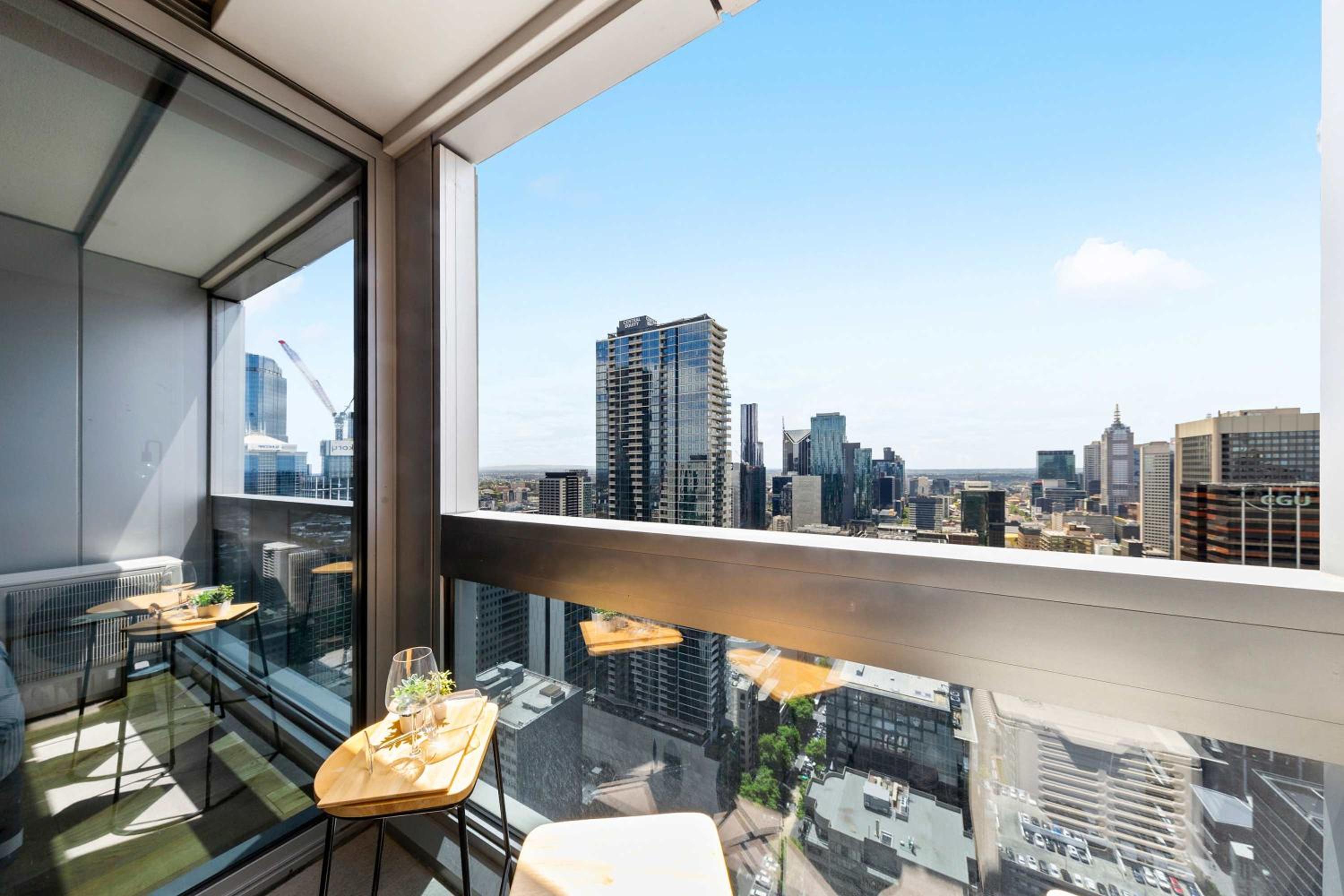 Cozy 2BR Apt Steps from Southern Cross City Views