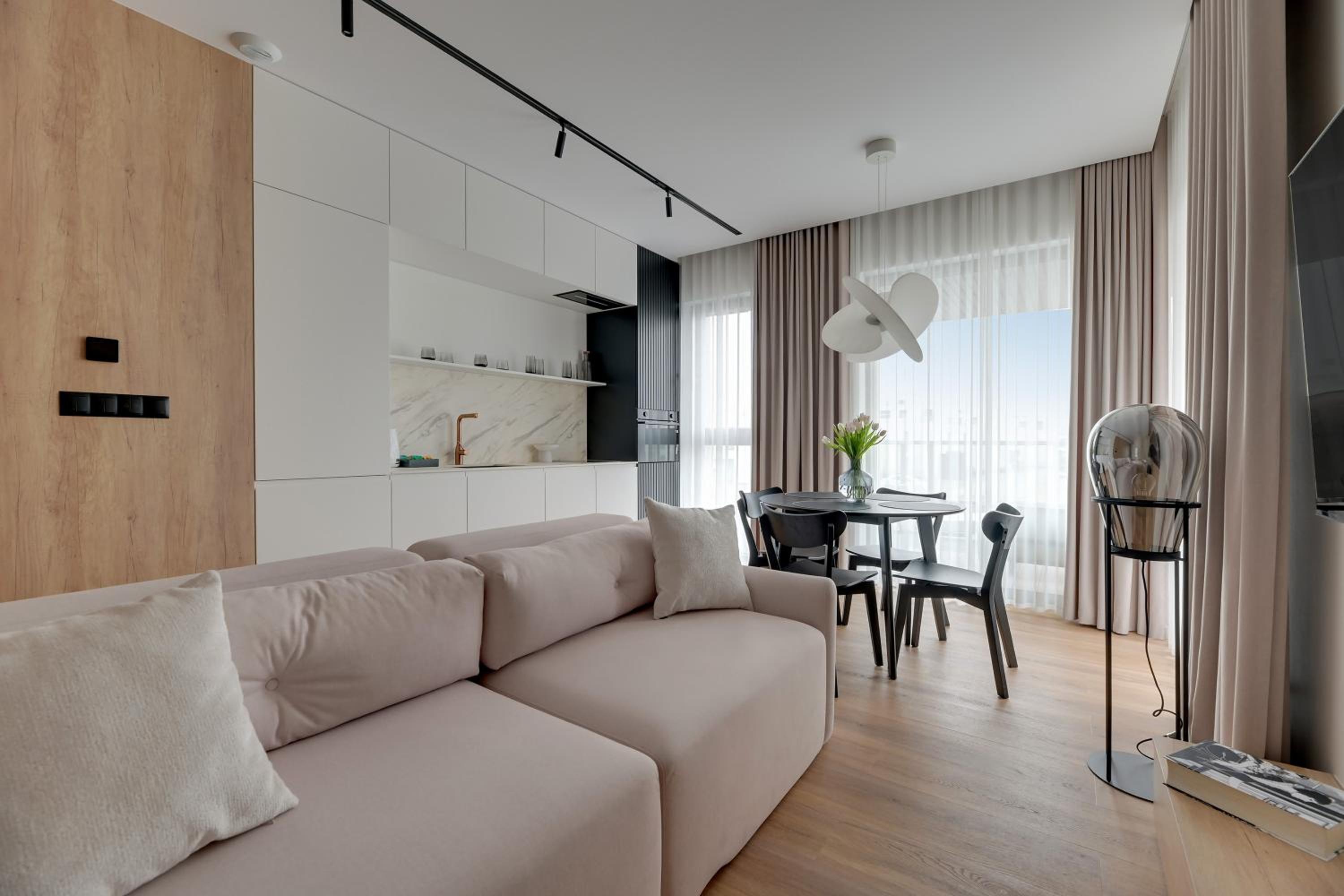 Sol Marina - Pool, SPA, Wellness, Riverview & Parking by Downtown Apartments