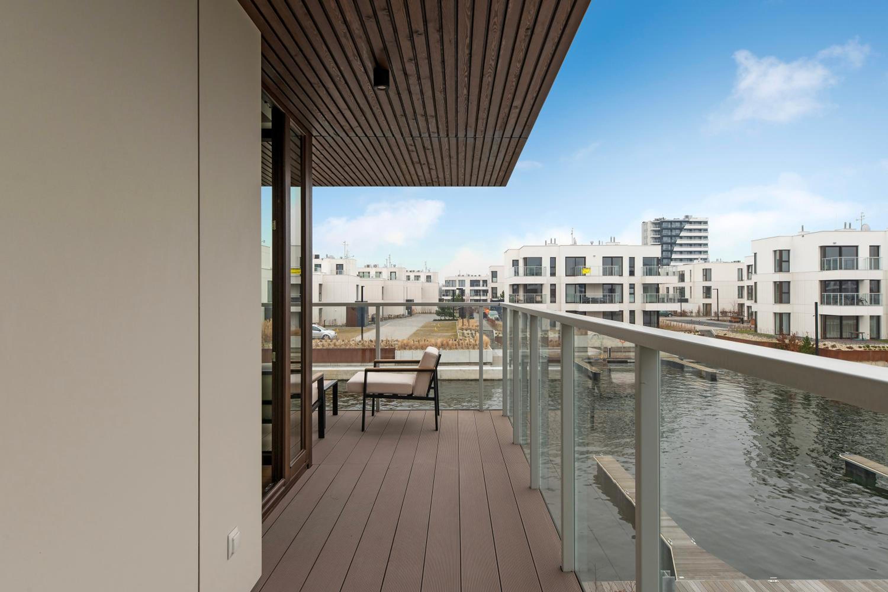 Sol Marina - Pool, SPA, Wellness, Riverview & Parking by Downtown Apartments