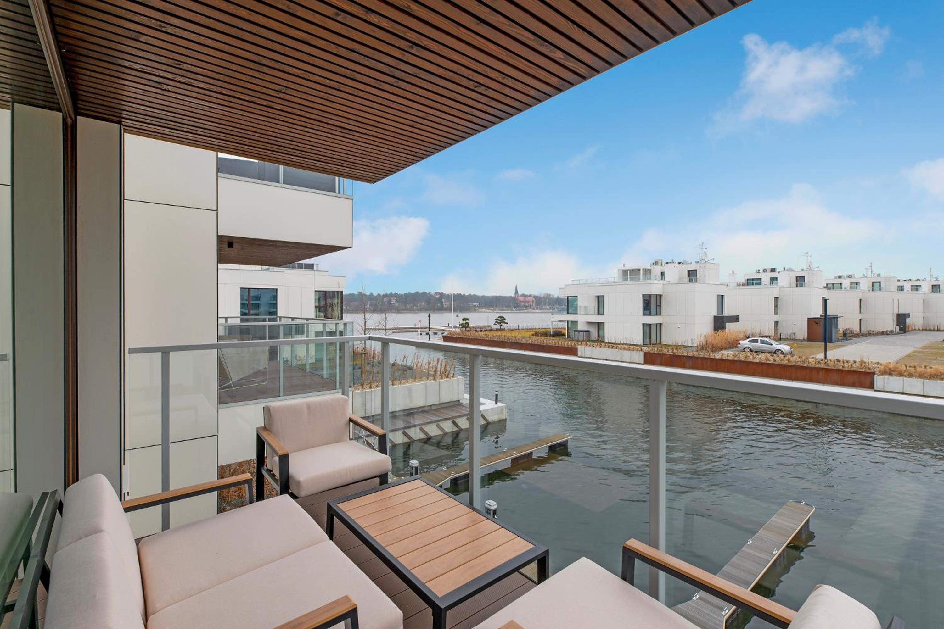 Sol Marina - Pool, SPA, Wellness, Riverview & Parking by Downtown Apartments